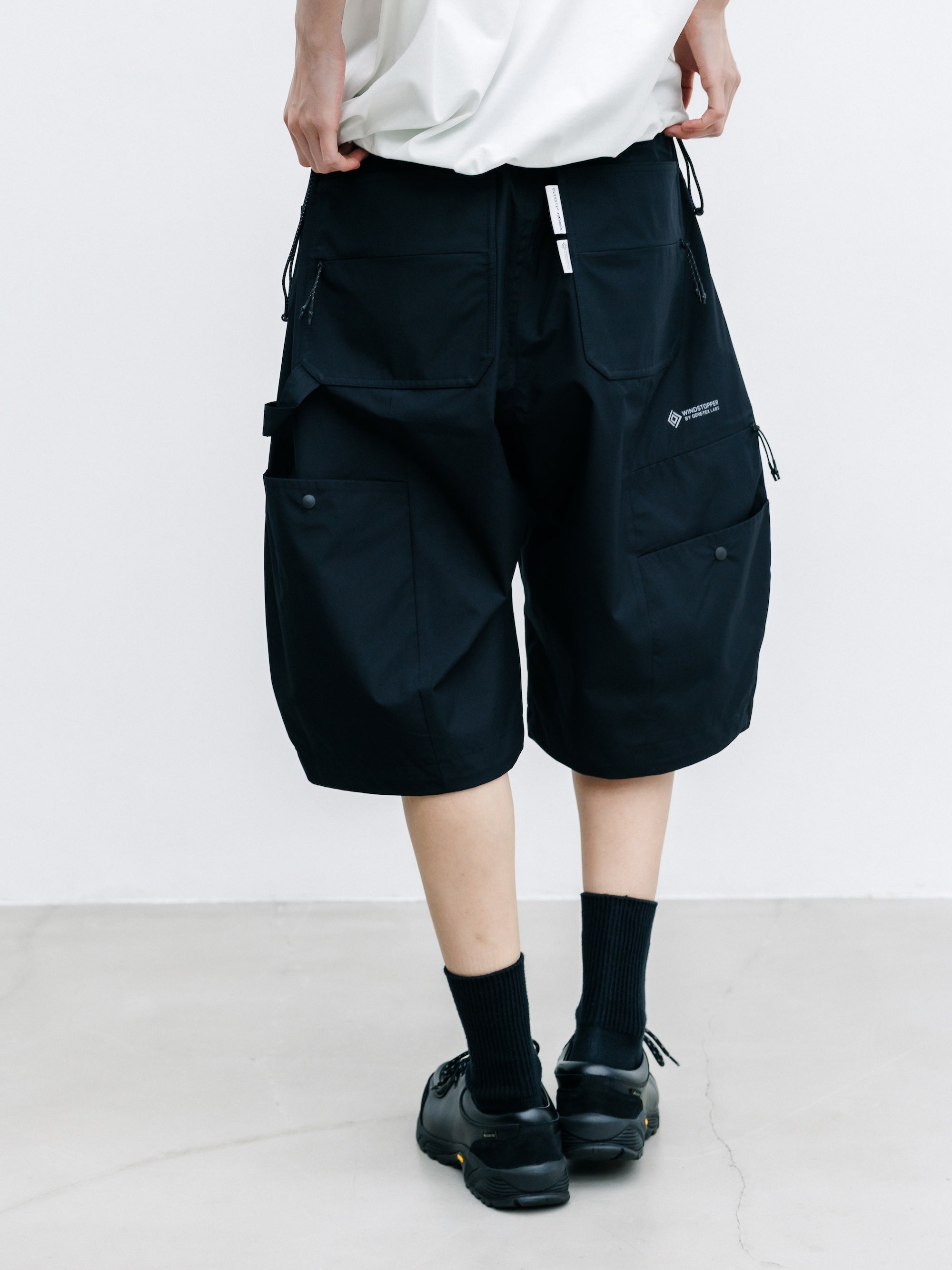 【7.25 SAT 20:00- IN STOCK】+phenix WINDSTOPPER® by GORE-TEX LABS CITY MASSIVE UTILITY HALF PANTS (BLACK)