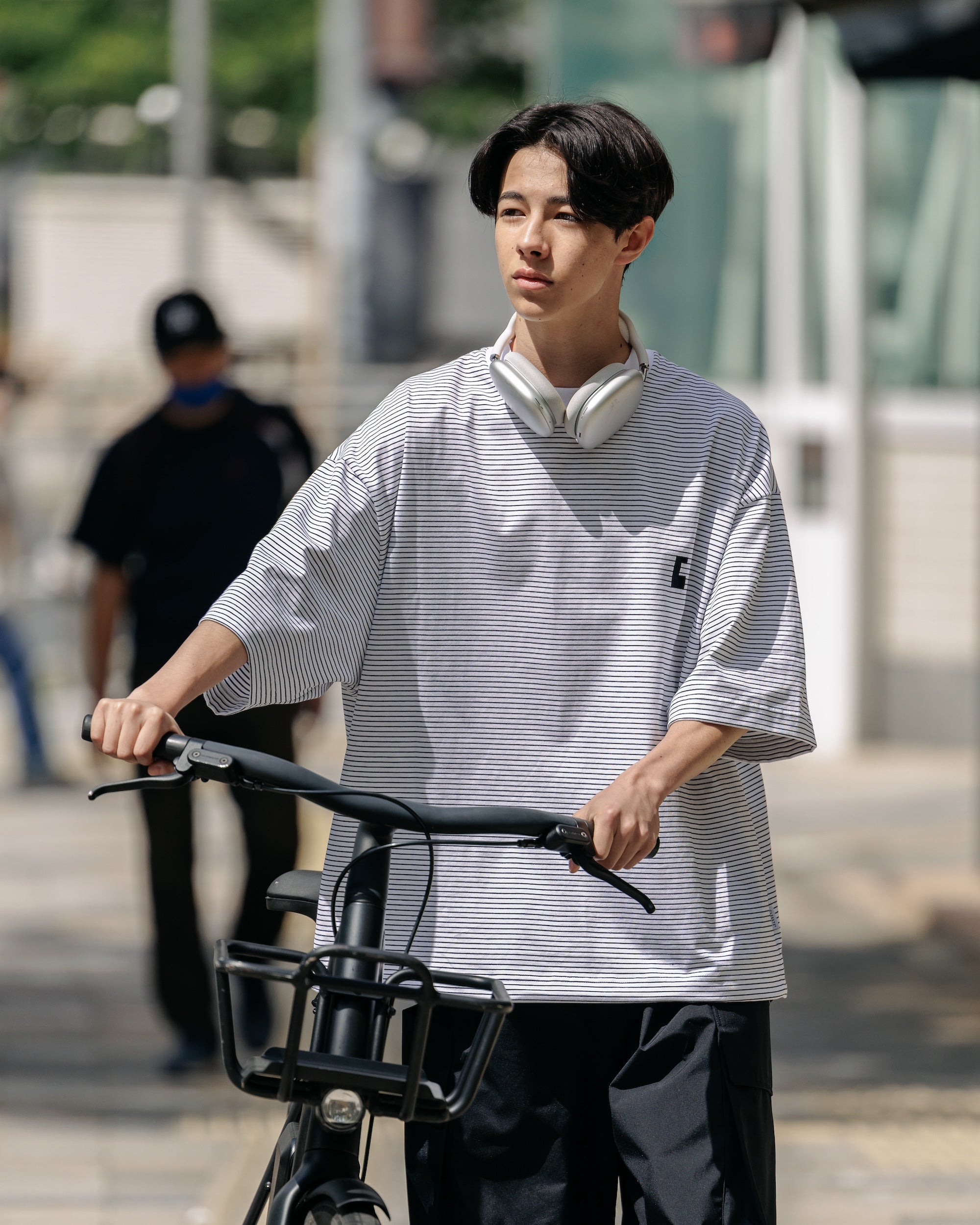 "C"STRIPED MASSIVE T-SHIRT WITH DRAWSTRINGS (WHITE×BLACK)