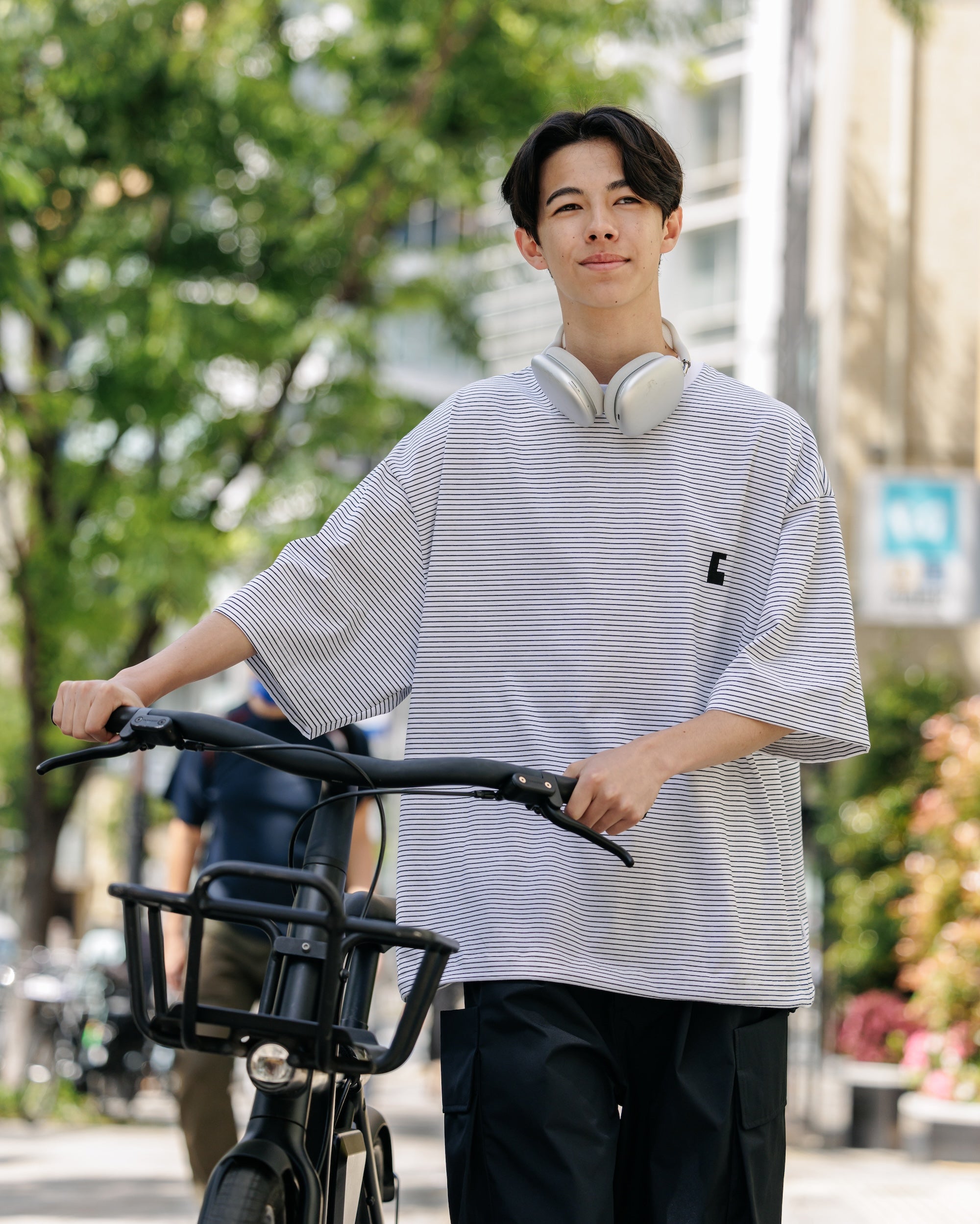 "C"STRIPED MASSIVE T-SHIRT WITH DRAWSTRINGS (WHITE×BLACK)