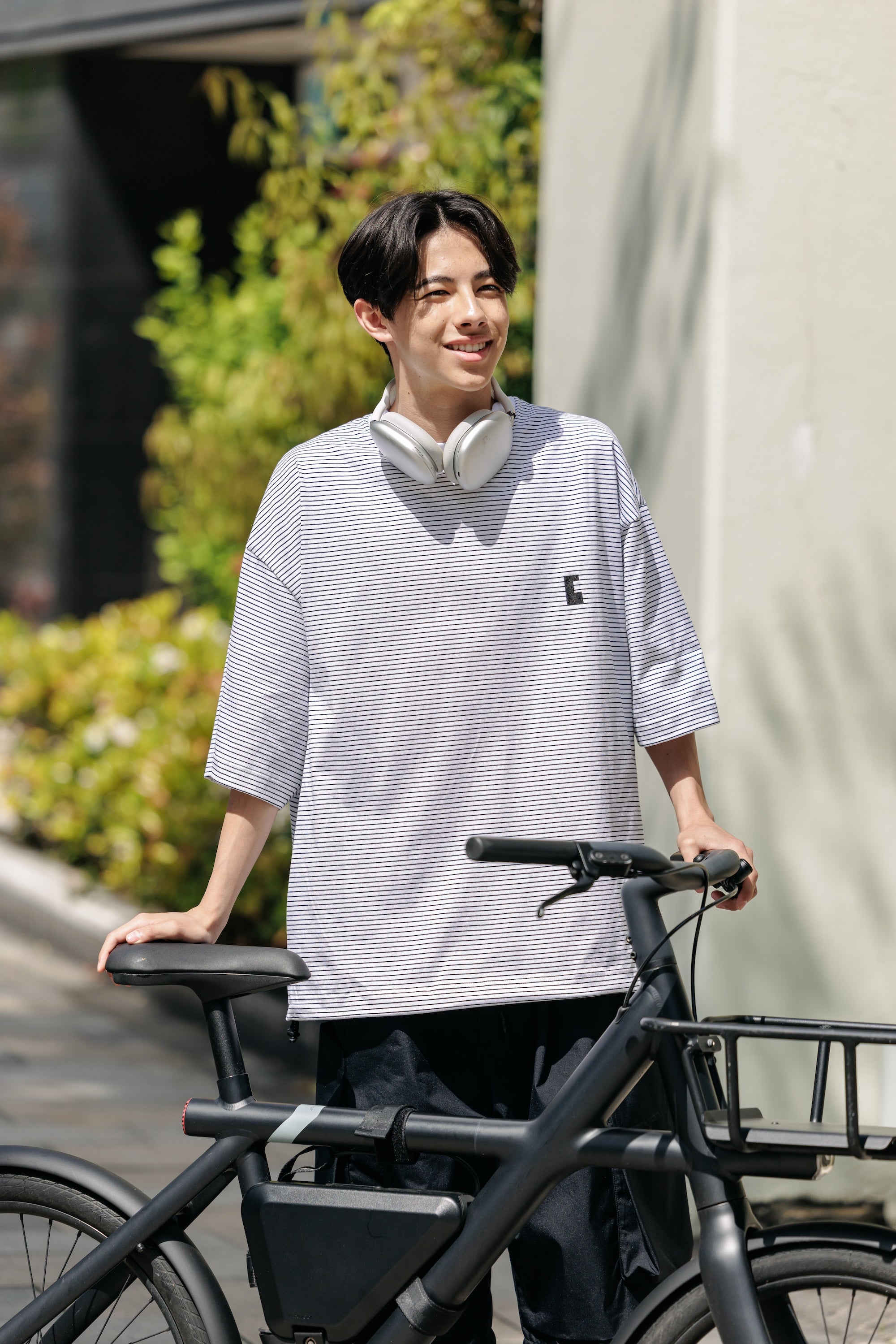"C"STRIPED MASSIVE T-SHIRT WITH DRAWSTRINGS (WHITE×BLACK)