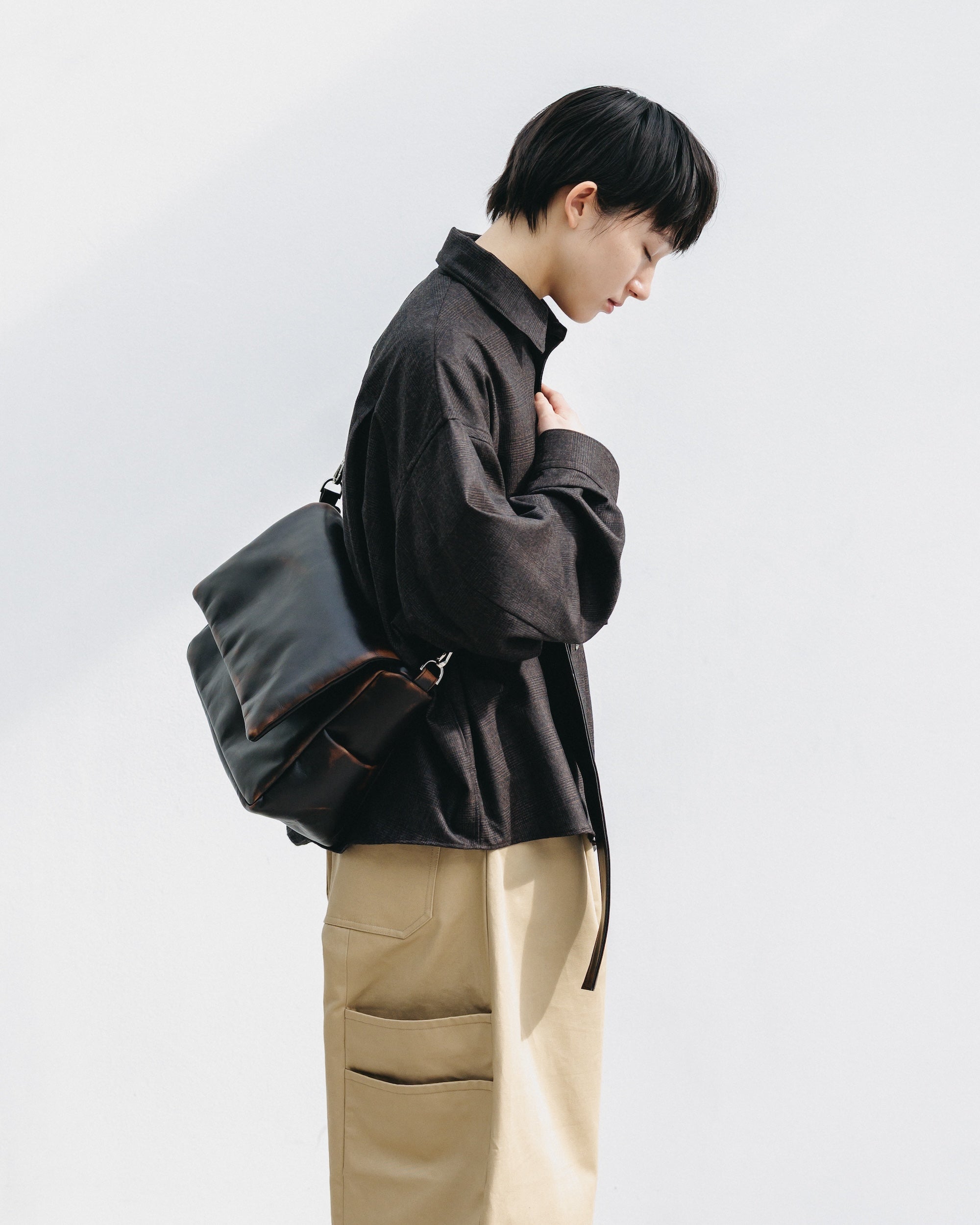 【12.10 WED 20:00- IN STOCK】VINTAGE LEATHER PADDED FLAP HOLIDAY BAG (BROWN)