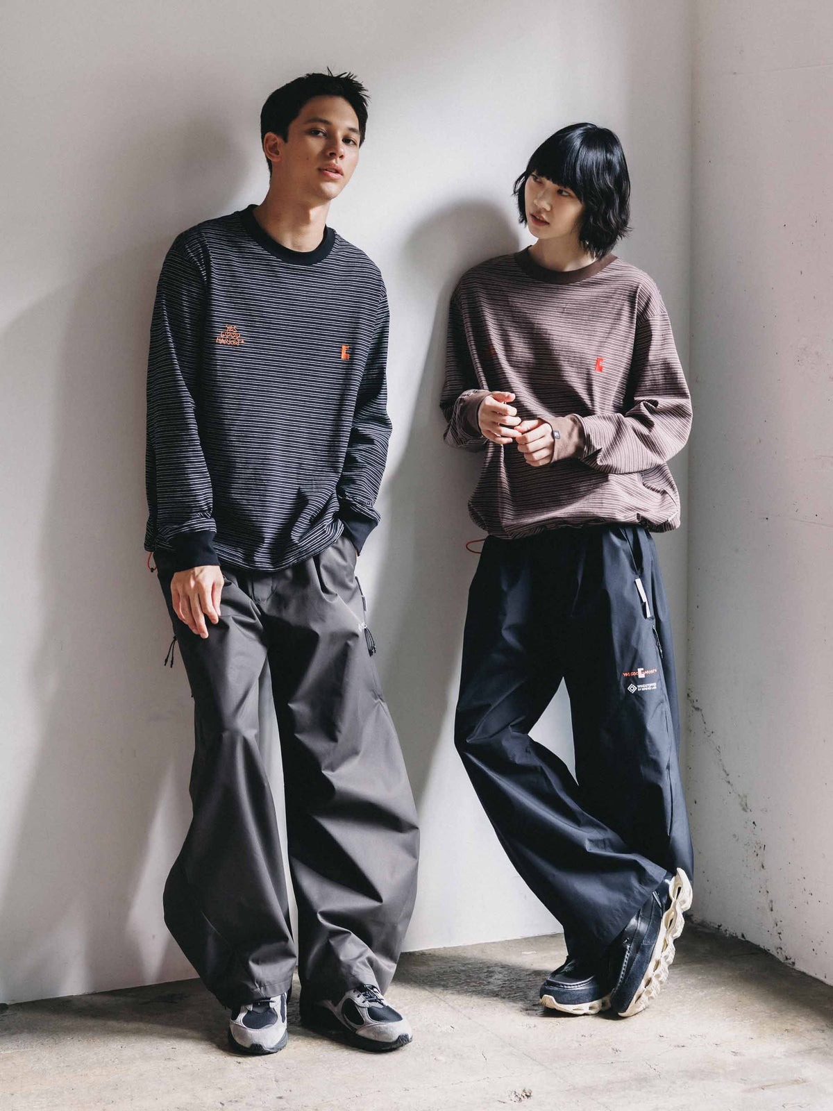 【10.4 SUN 20:00- IN STOCK】【LIMITED】 “YES G♡♡D MARKET" MICRO STRIPED L/S T-SHIRT WITH DRAWSTRINGS (BLACK)