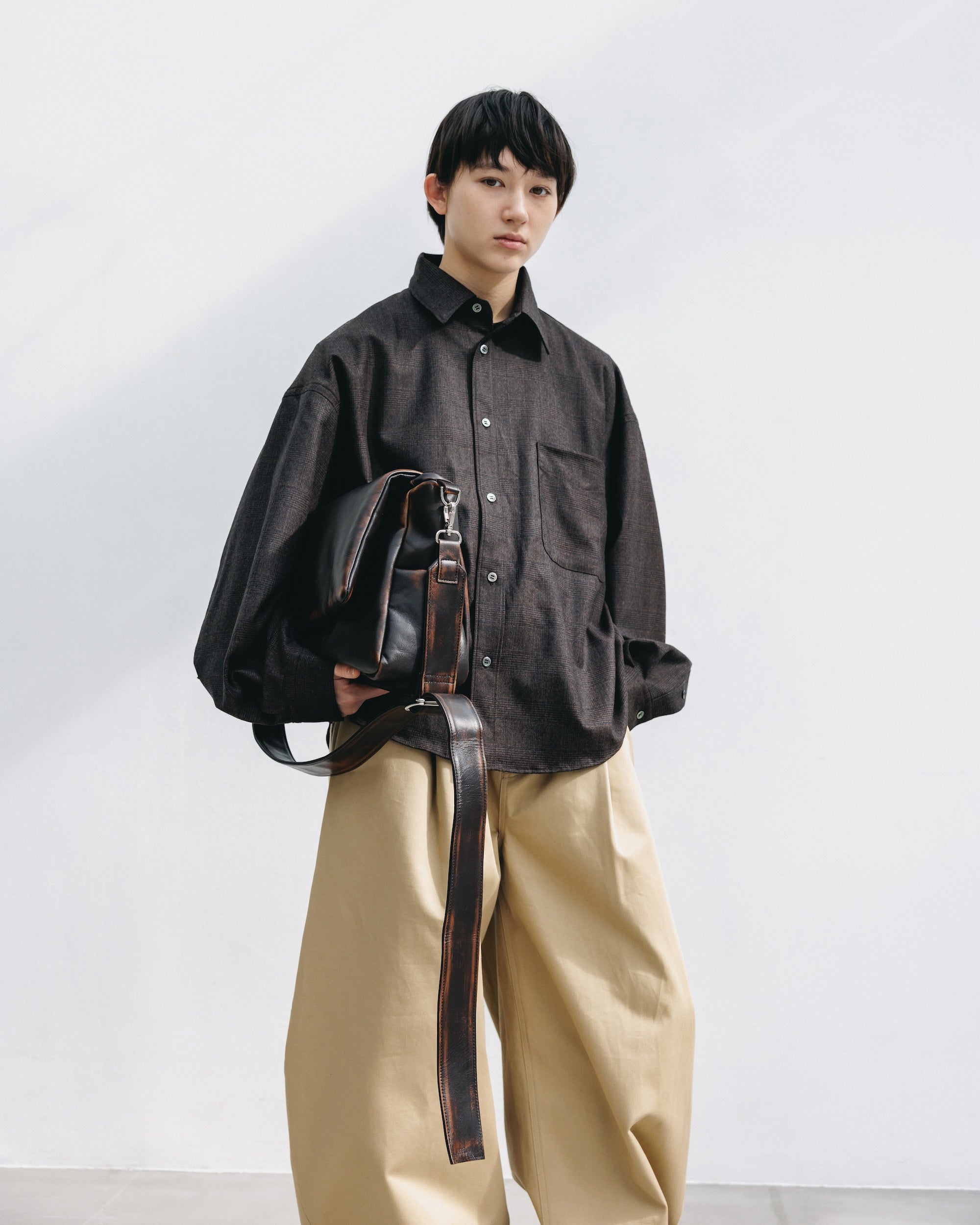 【12.10 WED 20:00- IN STOCK】VINTAGE LEATHER PADDED FLAP HOLIDAY BAG (BROWN)