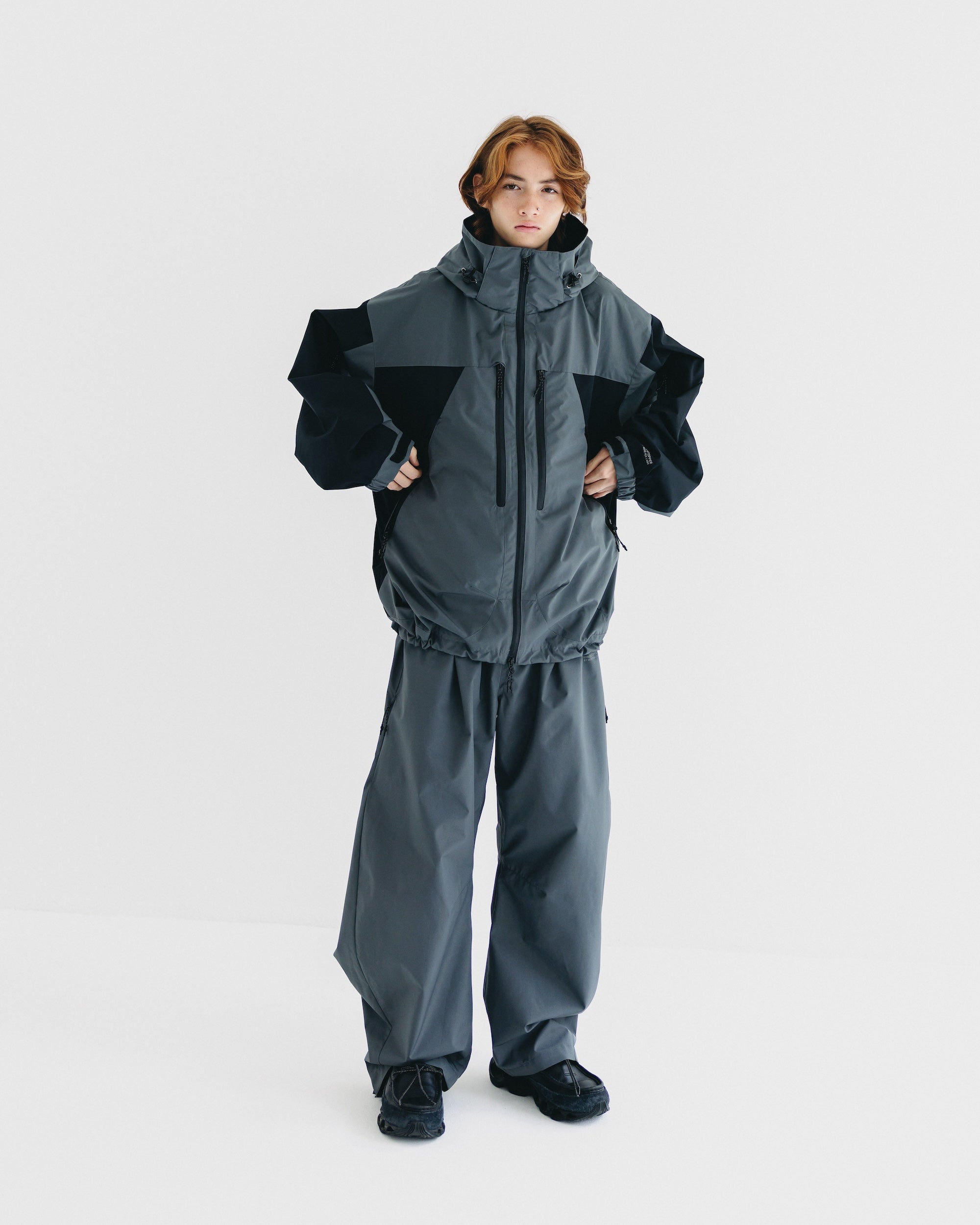 【9.3 WED 20:00- IN STOCK】+phenix WINDSTOPPER® by GORE-TEX LABS CITY MOUNTAIN PARKA (GRAPHAITE GRAY×BLACK)
