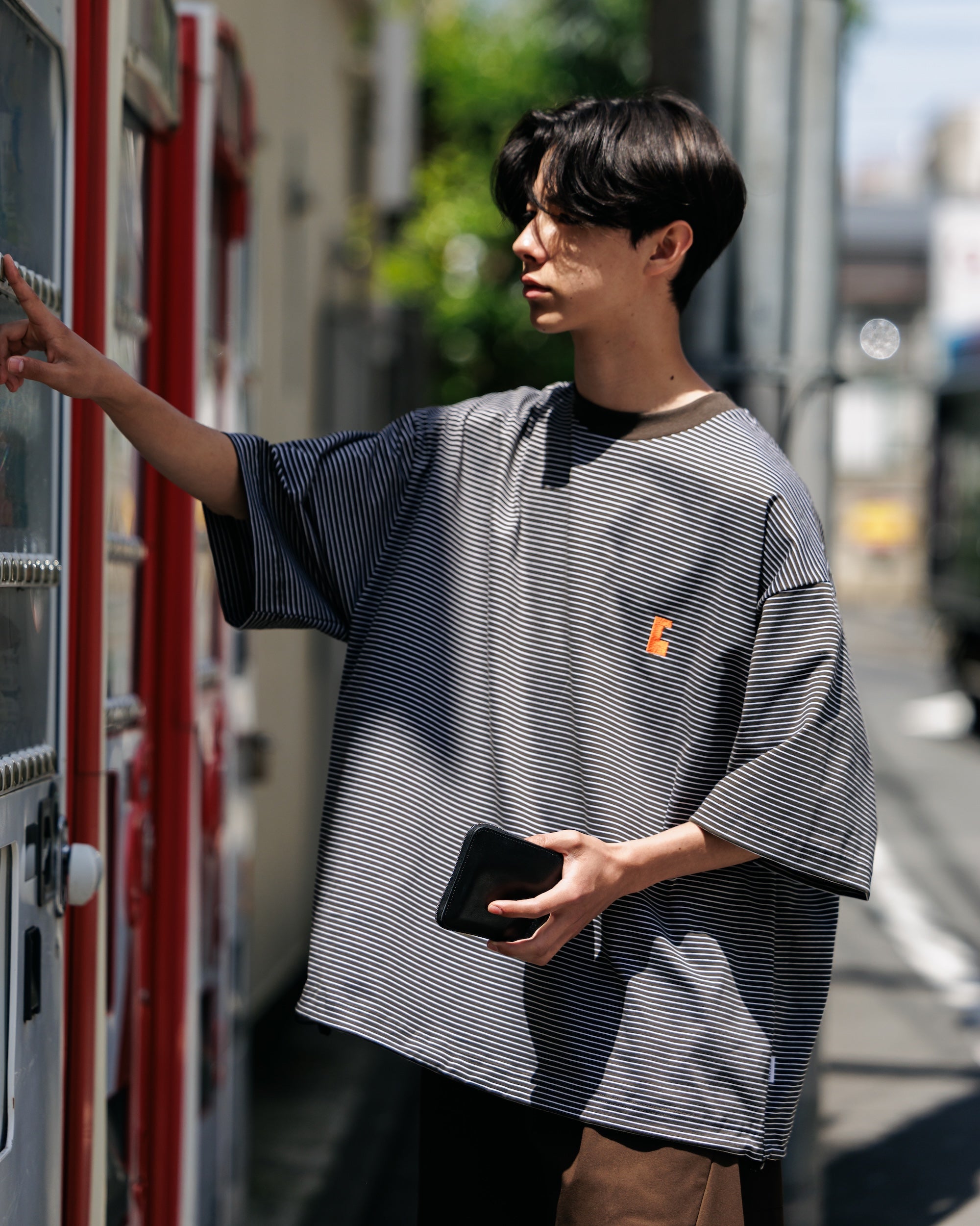 【7.30 WED 20:00- IN STOCK】"C"STRIPED MASSIVE T-SHIRT WITH DRAWSTRINGS (BROWN×WHITE)
