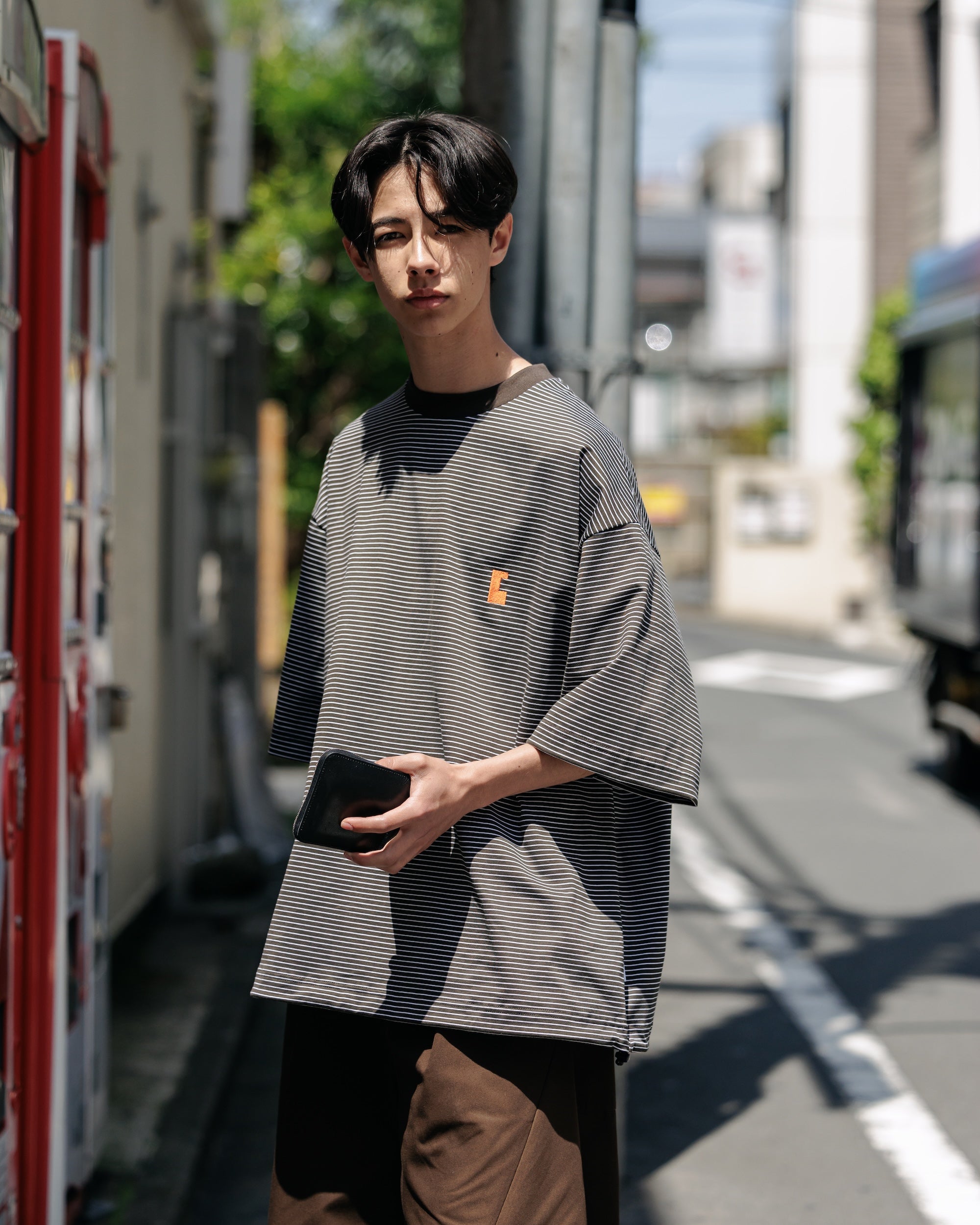 【7.30 WED 20:00- IN STOCK】"C"STRIPED MASSIVE T-SHIRT WITH DRAWSTRINGS (BROWN×WHITE)