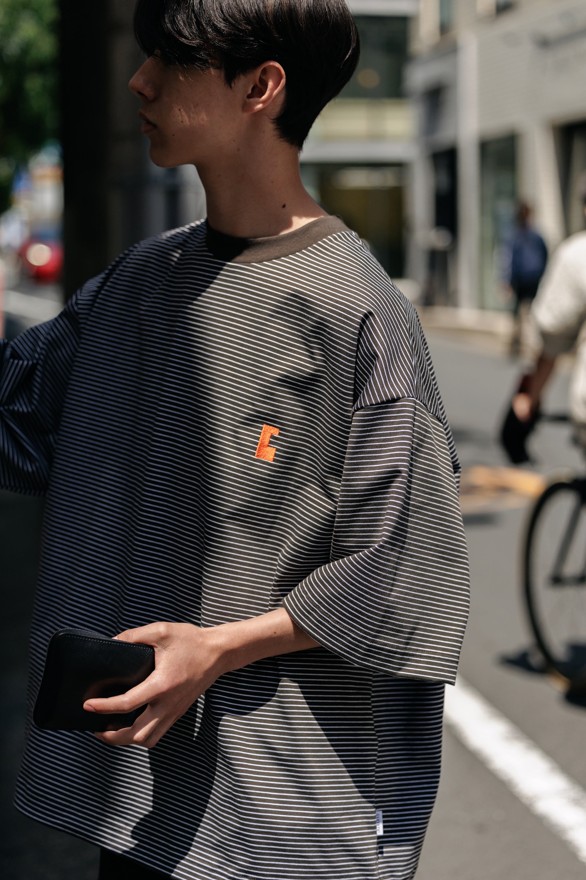 【7.30 WED 20:00- IN STOCK】"C"STRIPED MASSIVE T-SHIRT WITH DRAWSTRINGS (BROWN×WHITE)