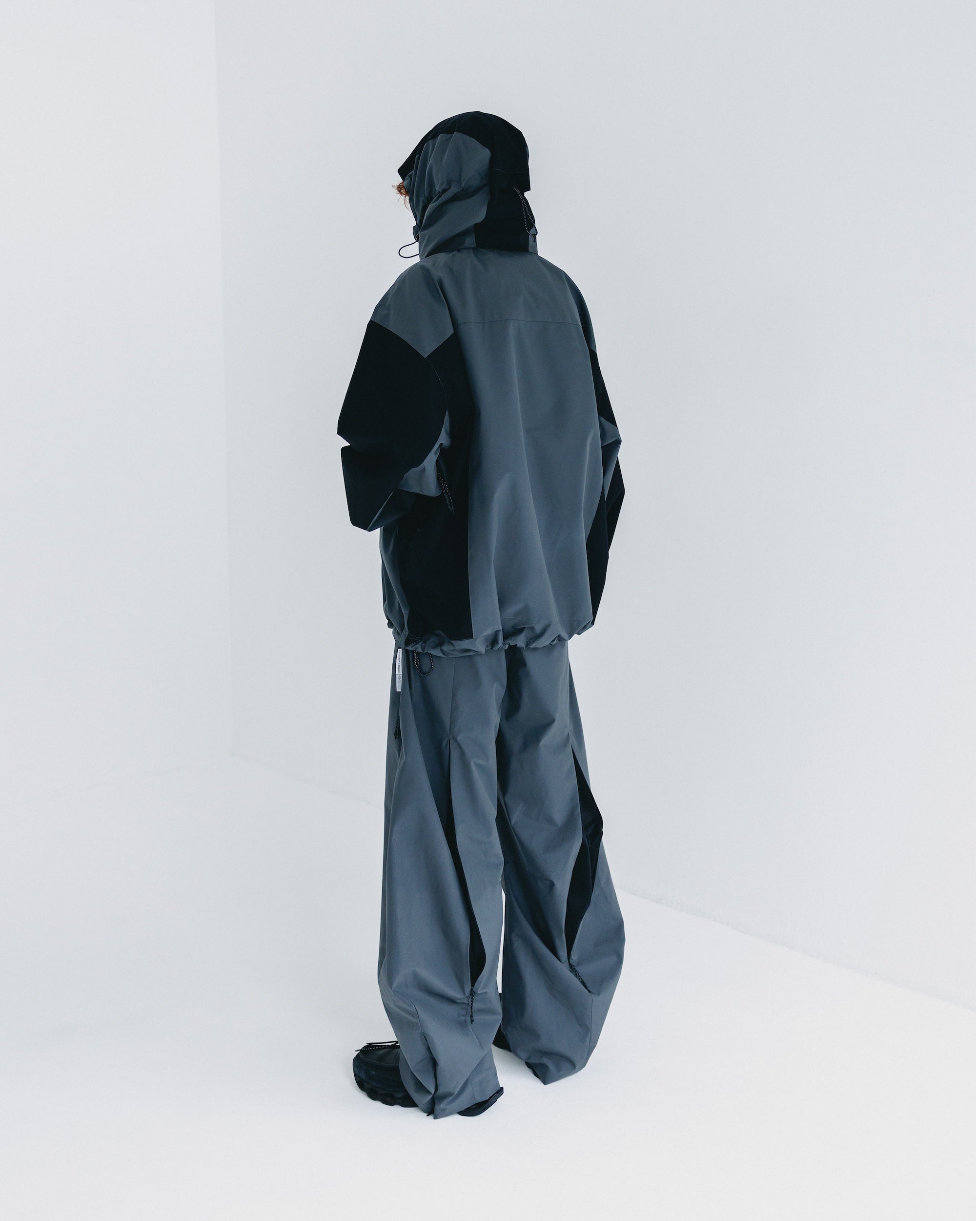 【9.3 WED 20:00- IN STOCK】+phenix WINDSTOPPER® by GORE-TEX LABS CITY MOUNTAIN PARKA (GRAPHAITE GRAY×BLACK)