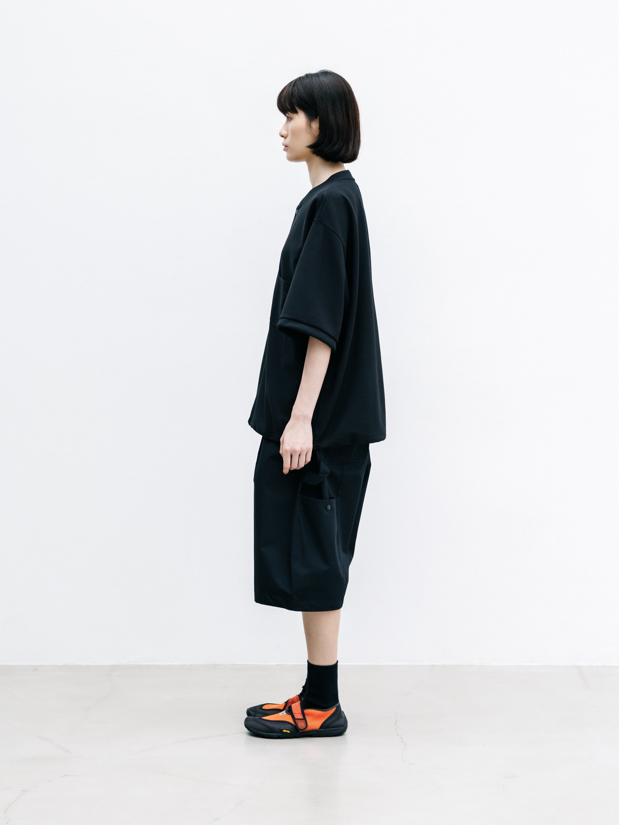 【8.12 WED 20:00- IN STOCK】ACTIVE CITY HENLEY NECK S/S T-SHIRT (BLACK)