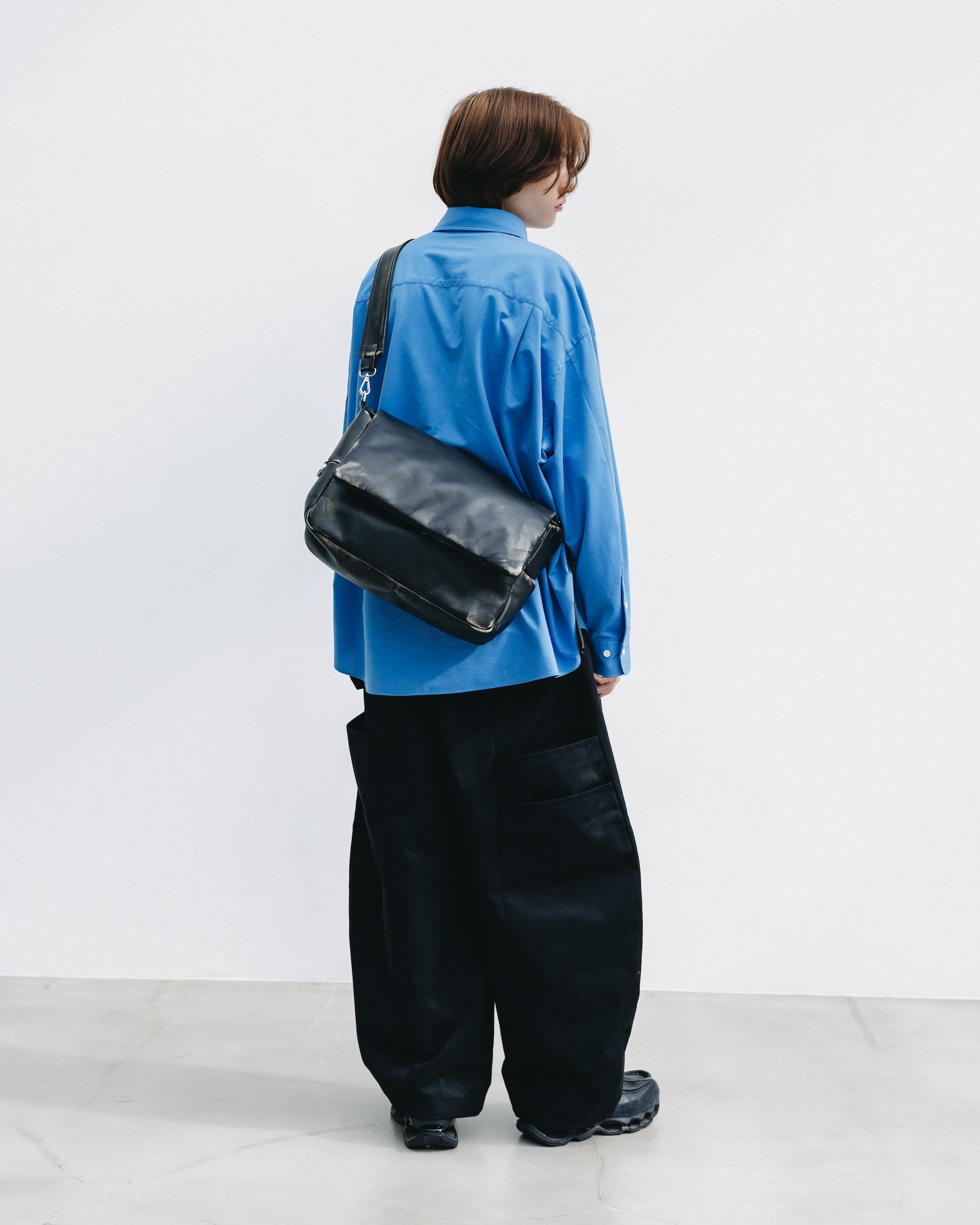 【12.10 WED 20:00- IN STOCK】VINTAGE LEATHER PADDED FLAP HOLIDAY BAG (BLACK)