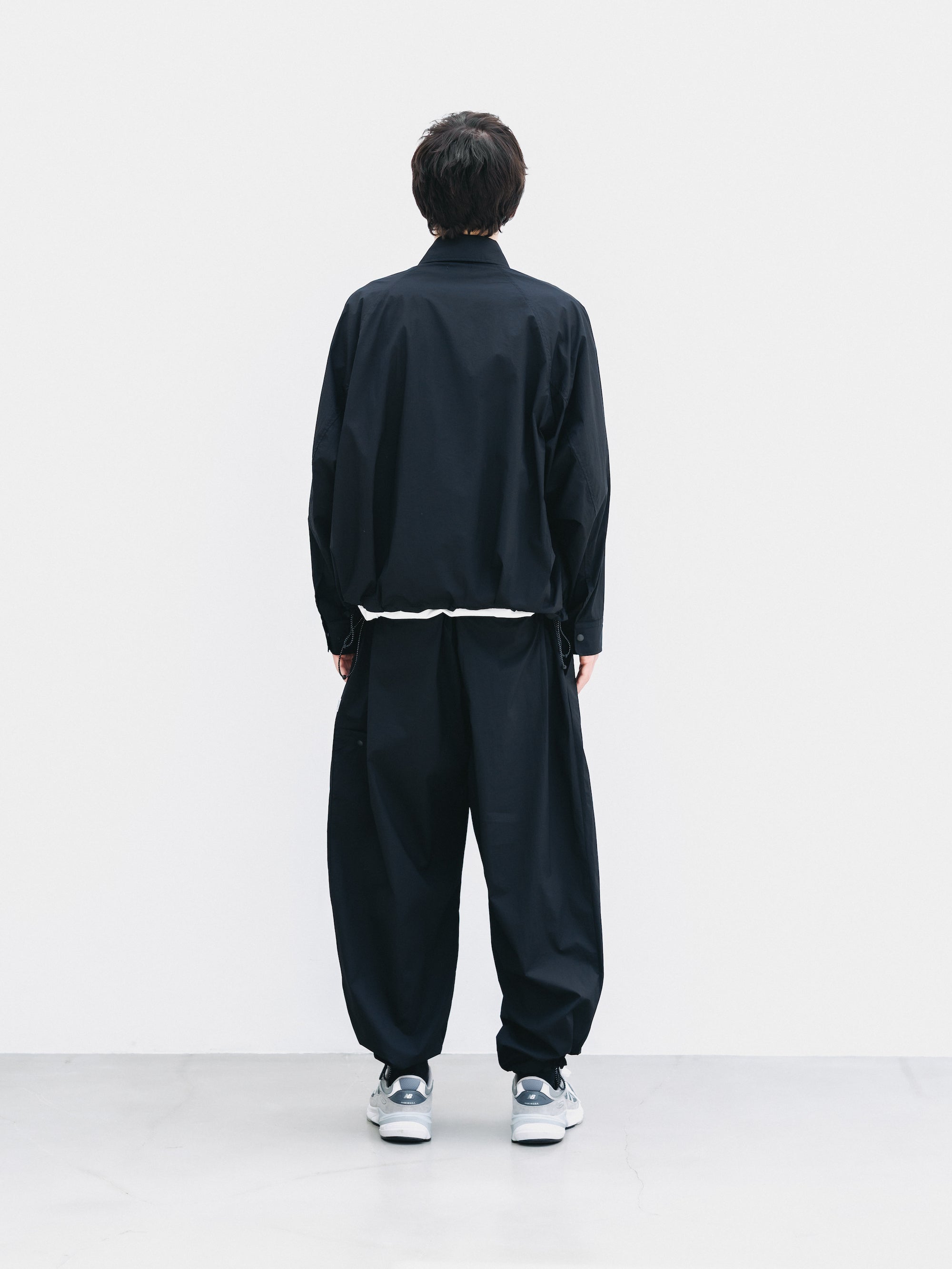 "C” CRISPY NYLON CITY UNIFORM WIDE TAPERED PANTS (BLACK×WHITE)