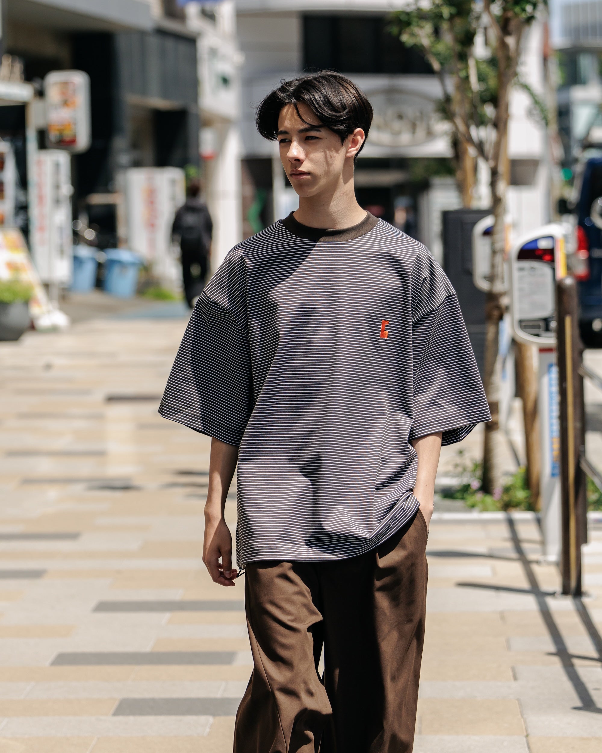 【7.30 WED 20:00- IN STOCK】"C"STRIPED MASSIVE T-SHIRT WITH DRAWSTRINGS (BROWN×WHITE)