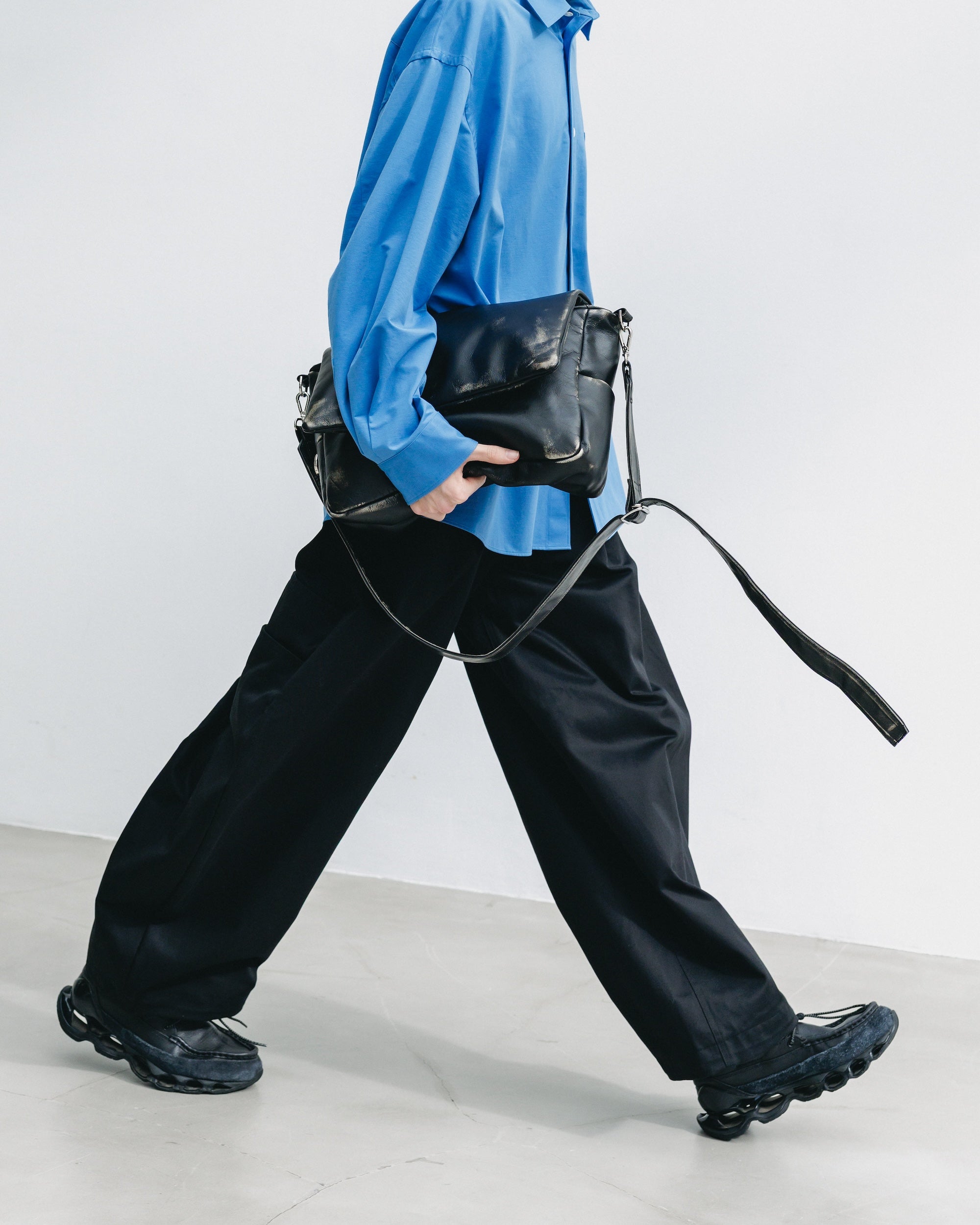 【12.10 WED 20:00- IN STOCK】VINTAGE LEATHER PADDED FLAP HOLIDAY BAG (BLACK)