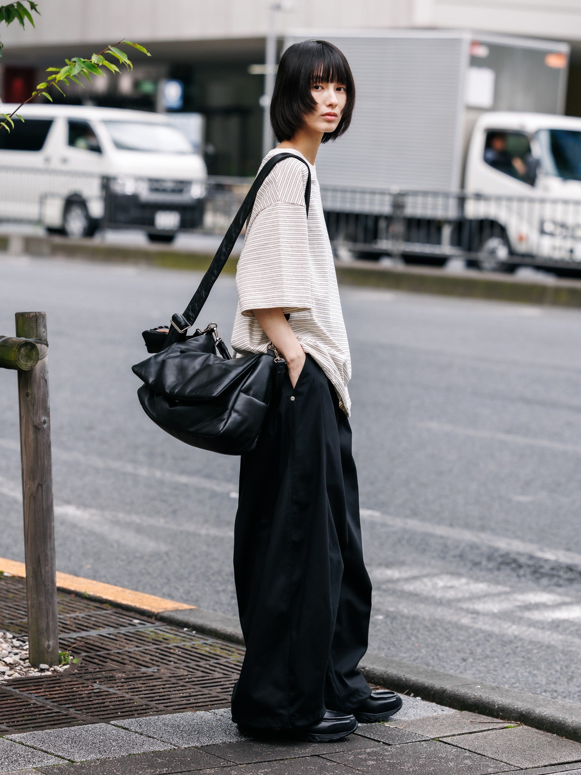 【7.18 SAT 20:00- IN STOCK】LEATHER PADDED FLAP HOLIDAY BAG