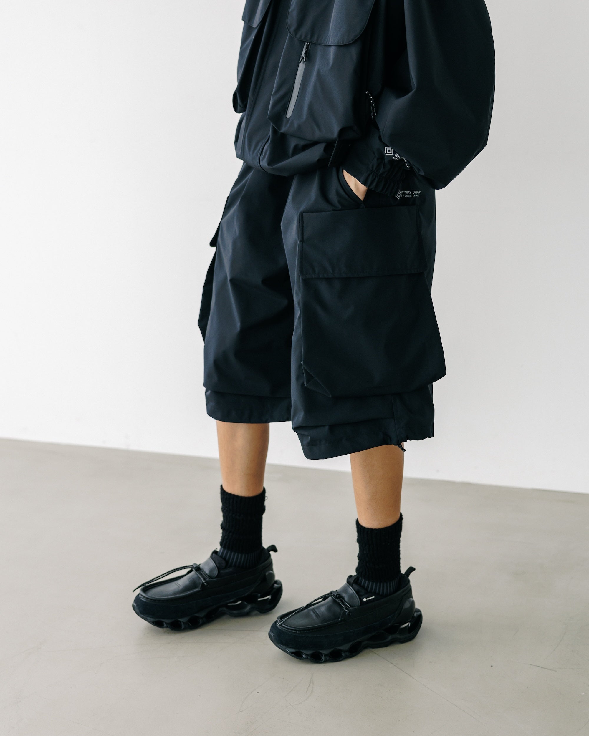 +phenix WINDSTOPPER® by GORE-TEX LABS CITY MILITARY HALF PANTS 001 (BLACK)