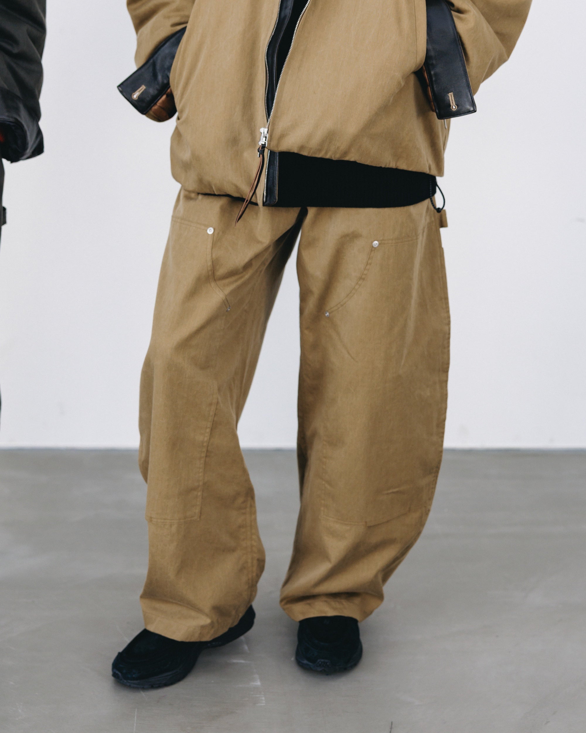 【12.27 SAT 20:00- IN STOCK】VINTAGE EFFECT DOUBLE KNEE CURVED WORKER PANTS (BEIGE)