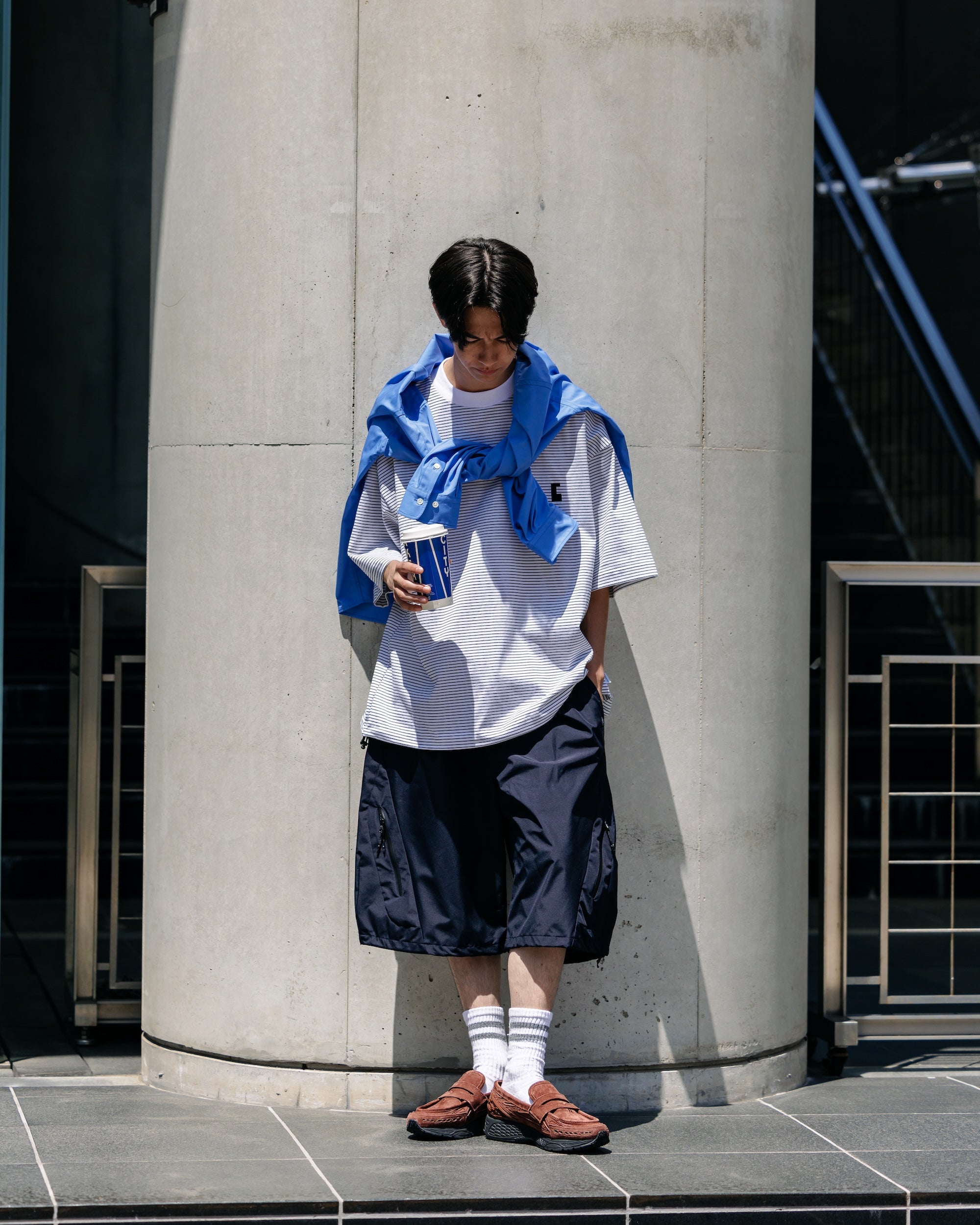 "C"STRIPED MASSIVE T-SHIRT WITH DRAWSTRINGS (WHITE×BLACK)