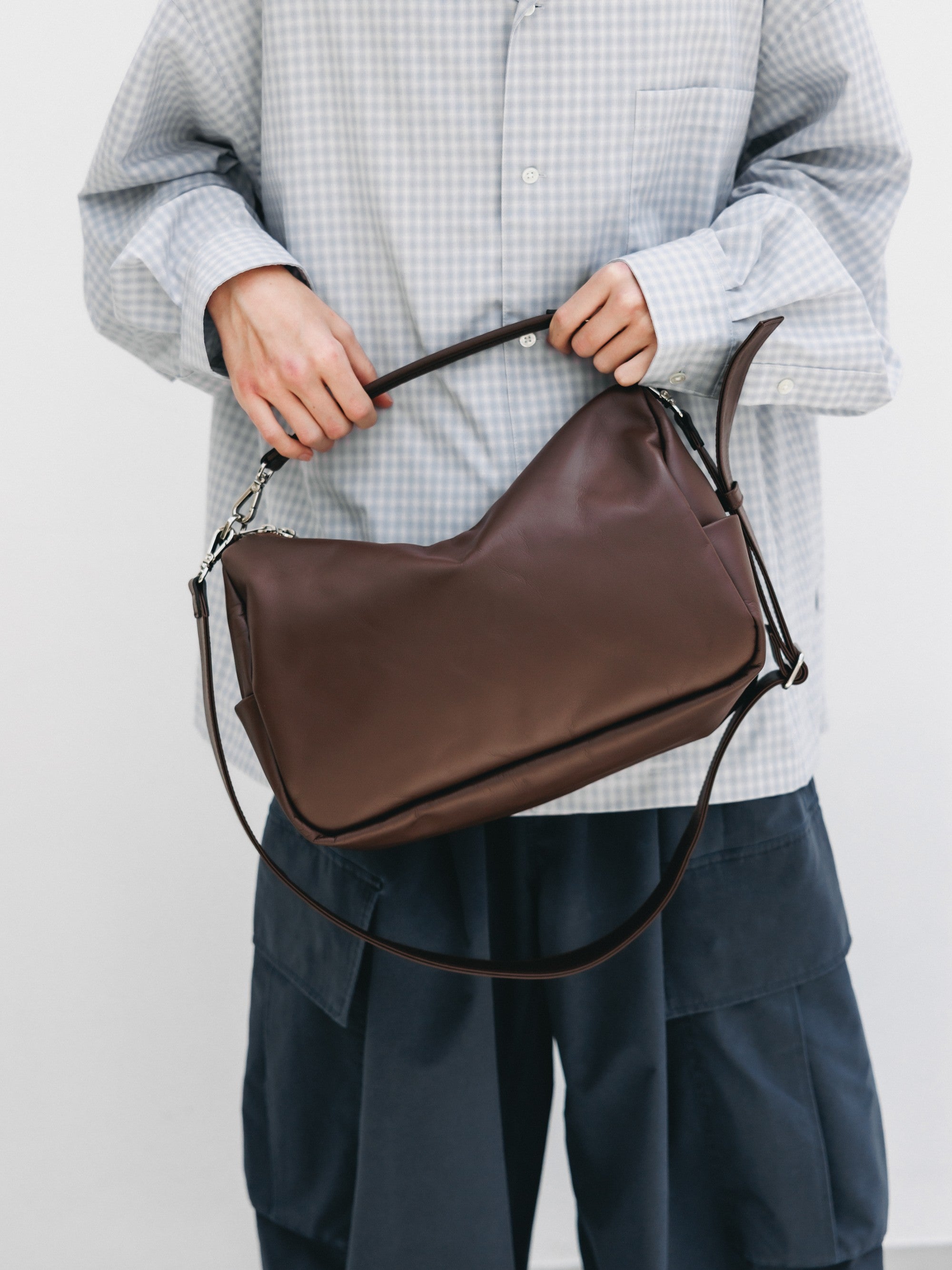 【7.29 WED 20:00- IN STOCK】LEATHER DAYOFF BAG (BROWN)
