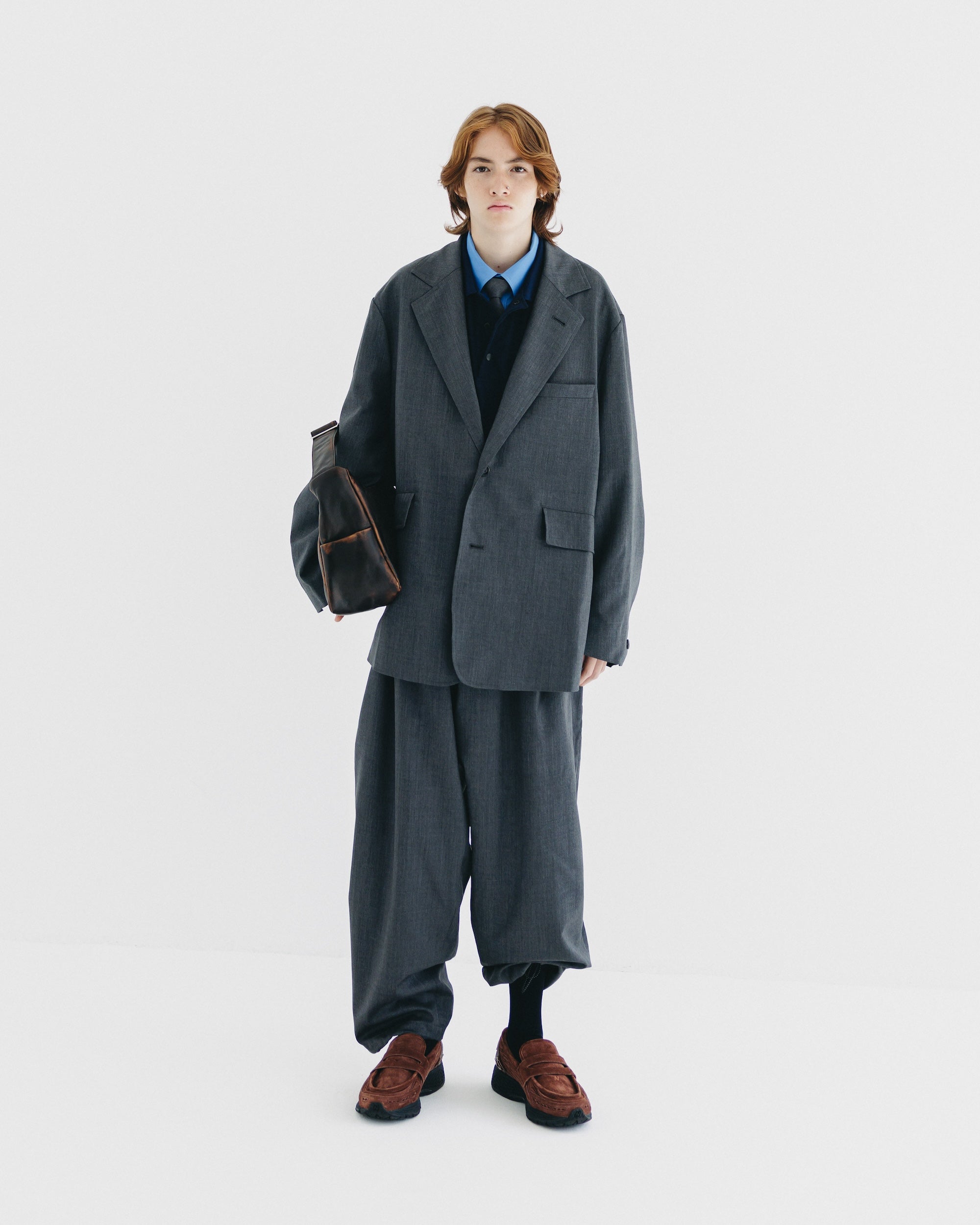 【9.6 SAT 20:00- IN STOCK】WOOL GABARDINE CITY UNIFORM WIDE TAPERED PANTS (GRAY)