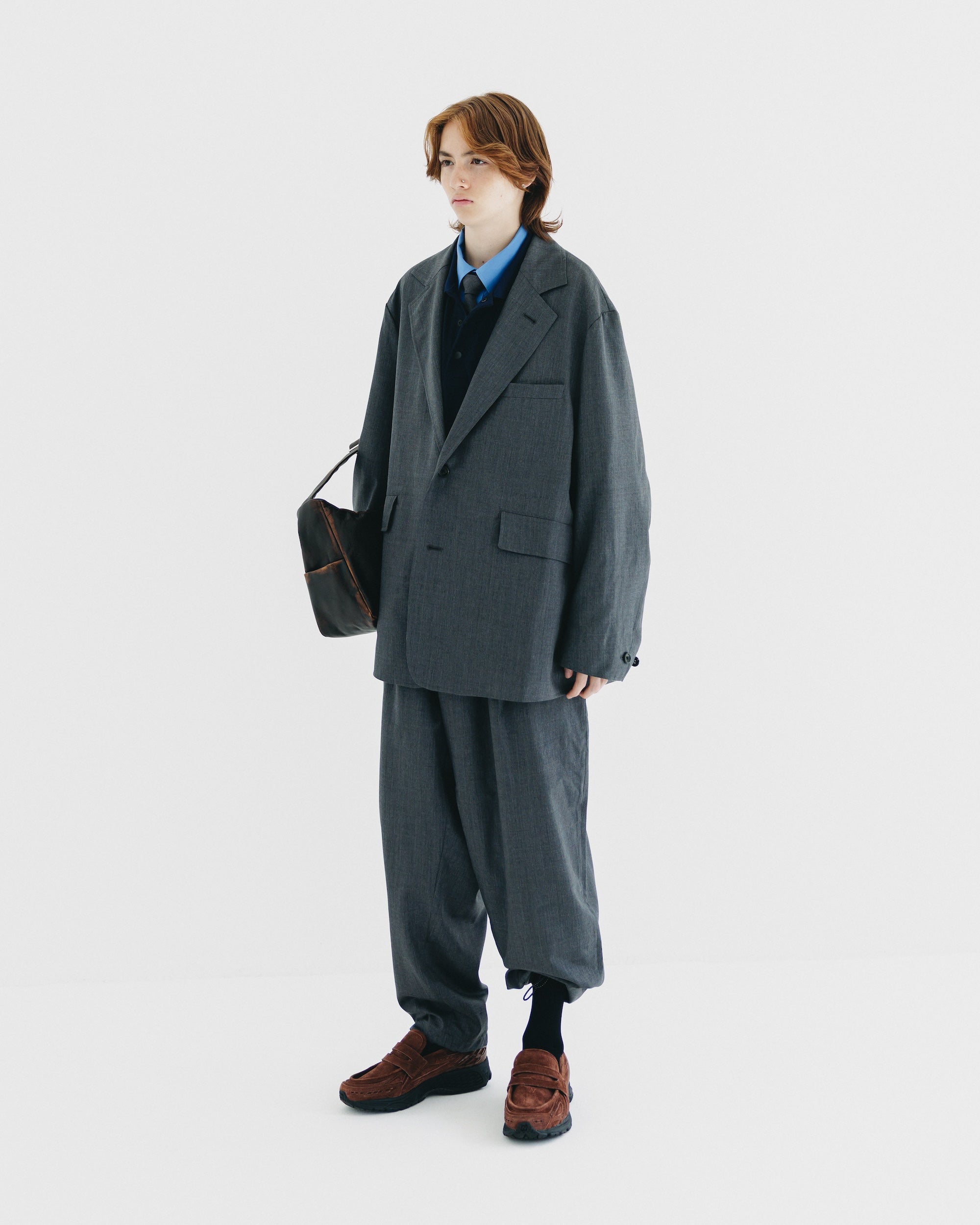 【9.6 SAT 20:00- IN STOCK】WOOL GABARDINE CITY UNIFORM WIDE TAPERED PANTS (GRAY)