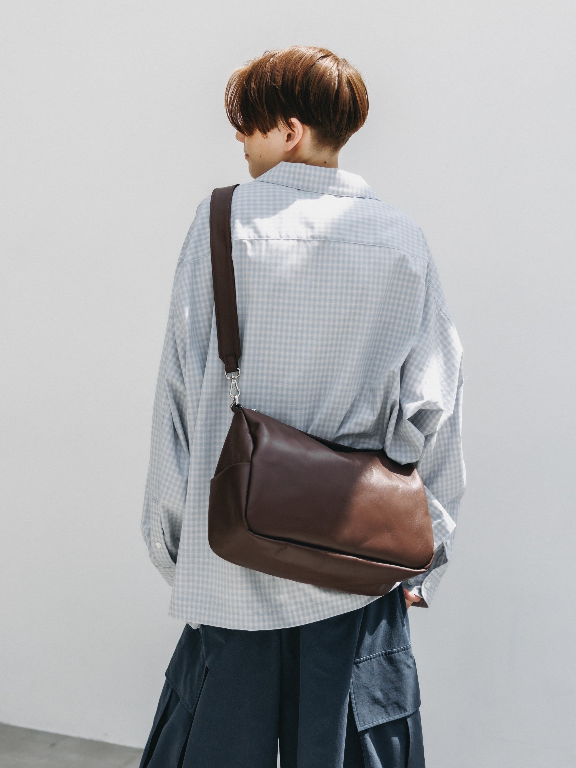 【7.29 WED 20:00- IN STOCK】LEATHER DAYOFF BAG (BROWN)