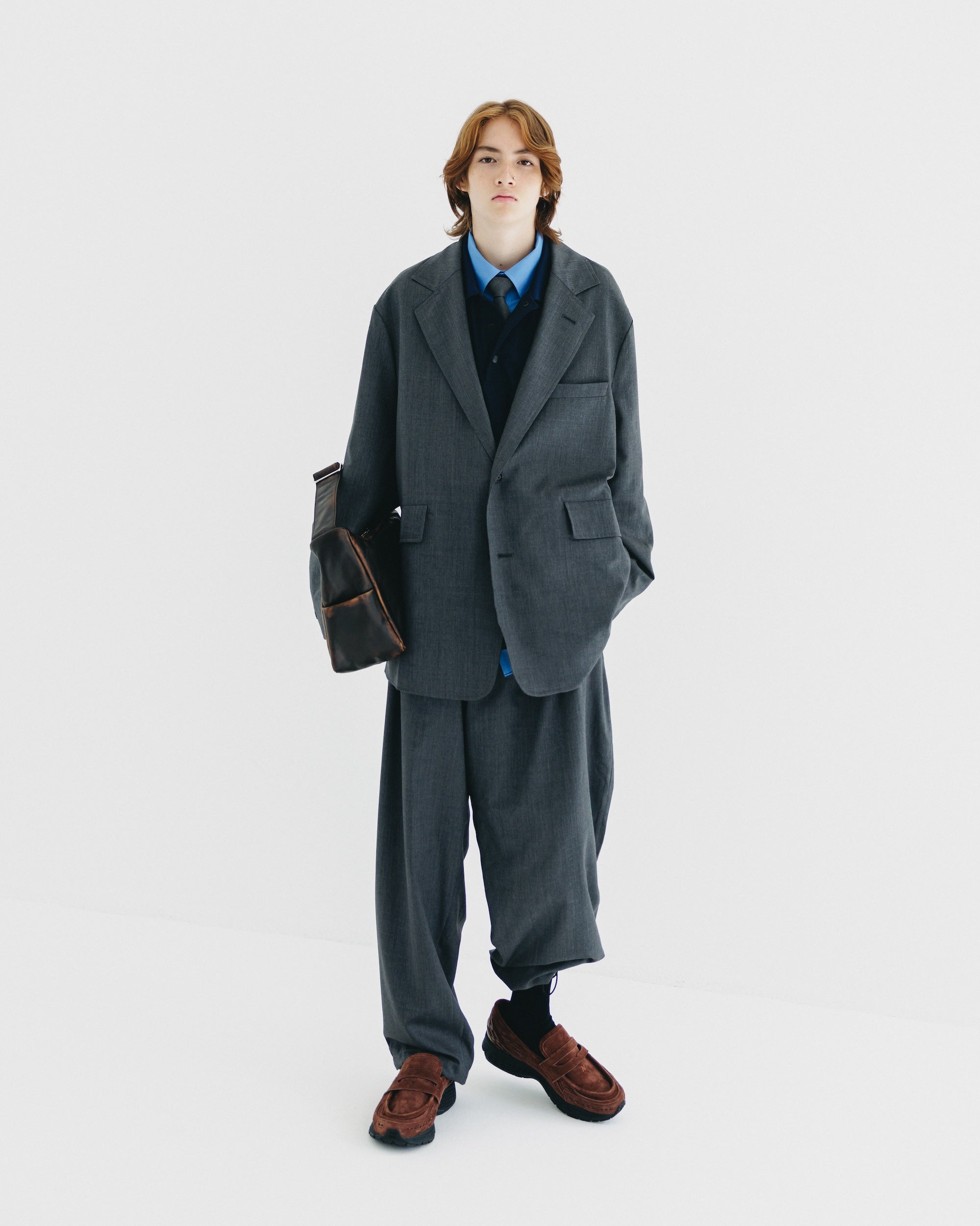 【9.6 SAT 20:00- IN STOCK】WOOL GABARDINE CITY UNIFORM WIDE TAPERED PANTS (GRAY)