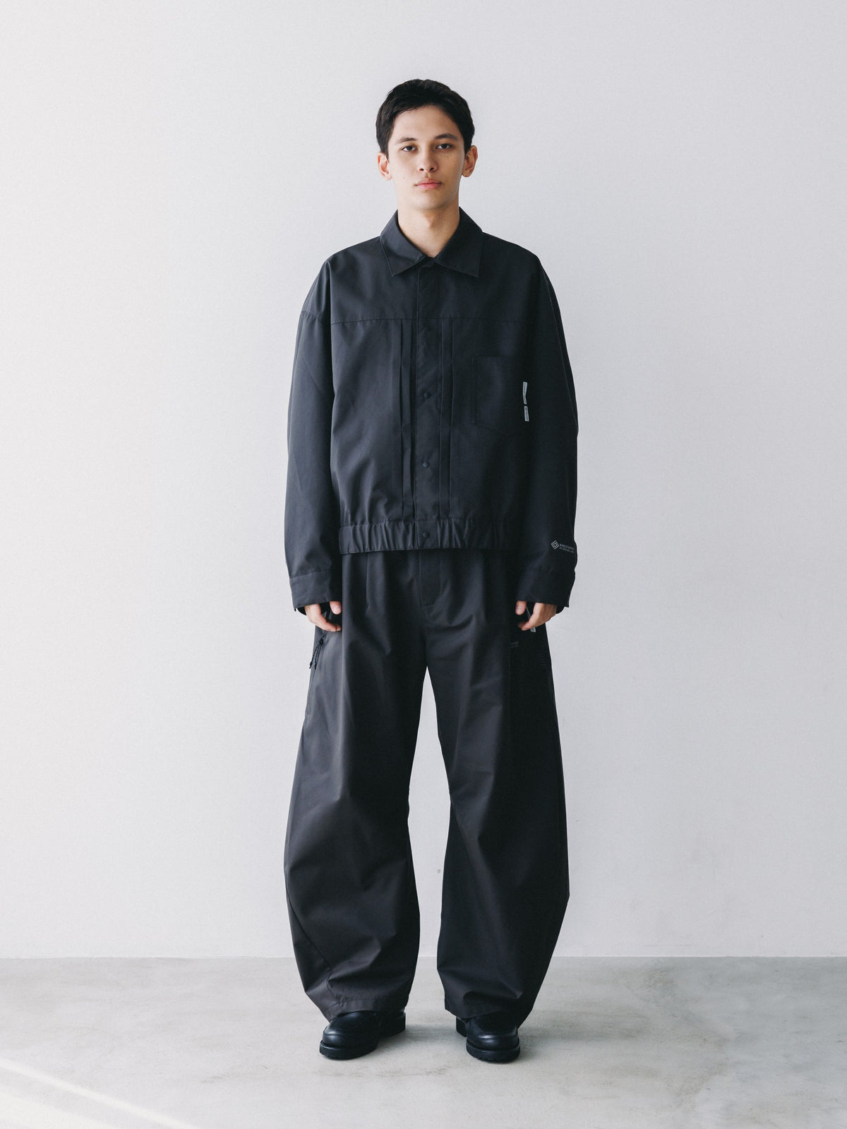 【10.17 SAT 20:00- IN STOCK】 +phenix WINDSTOPPER® by GORE-TEX LABS TWILL CITY BARREL LEG PANTS (SHADOW GRAY)