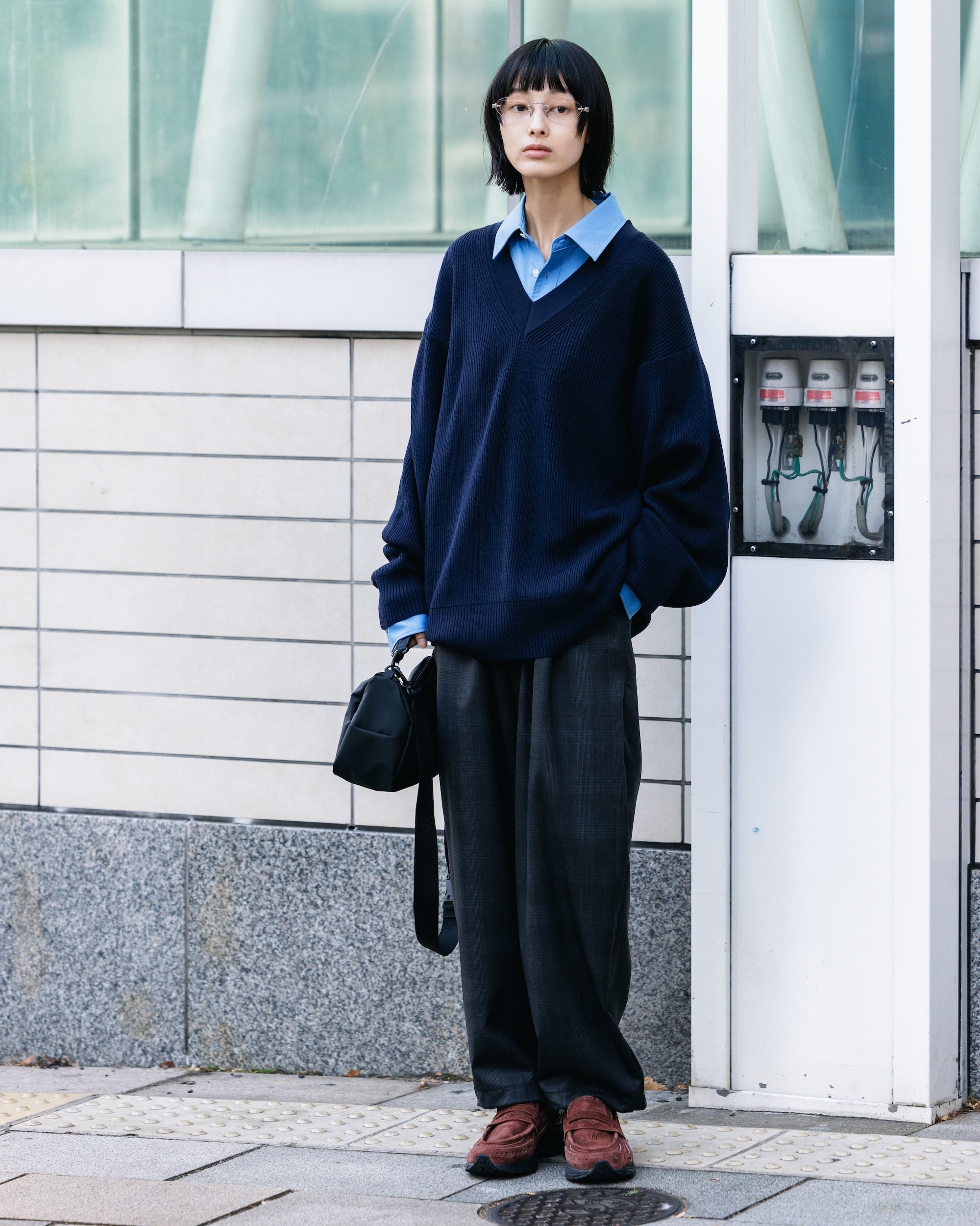 【1.7 WED 20:00- IN STOCK】FINE WOOL V-NECK KNIT PULLOVER (NAVY)