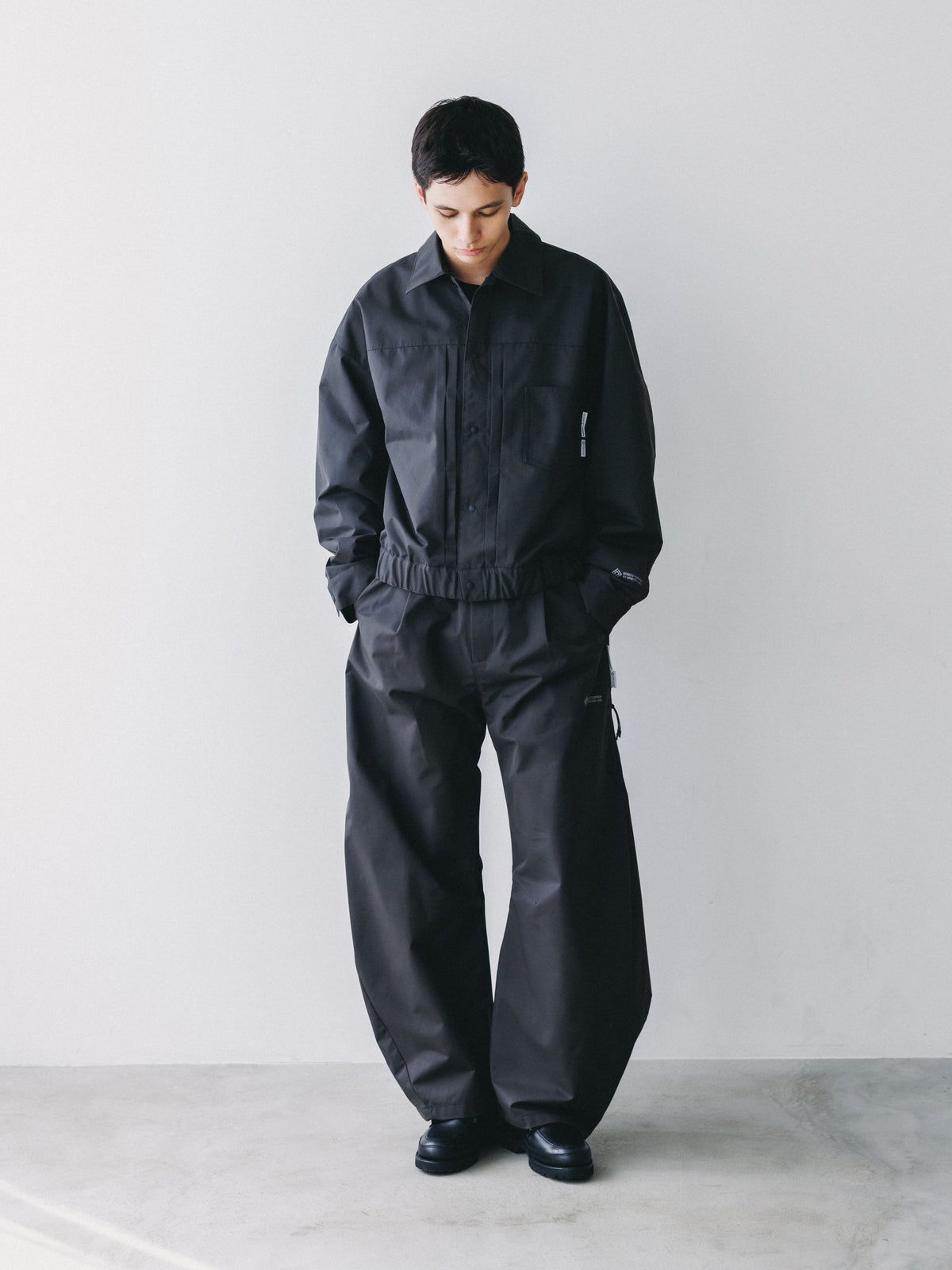 【10.17 SAT 20:00- IN STOCK】 +phenix WINDSTOPPER® by GORE-TEX LABS TWILL CITY BARREL LEG PANTS (SHADOW GRAY)