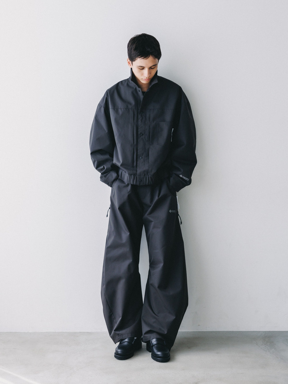 【10.17 SAT 20:00- IN STOCK】 +phenix WINDSTOPPER® by GORE-TEX LABS TWILL CITY BARREL LEG PANTS (SHADOW GRAY)