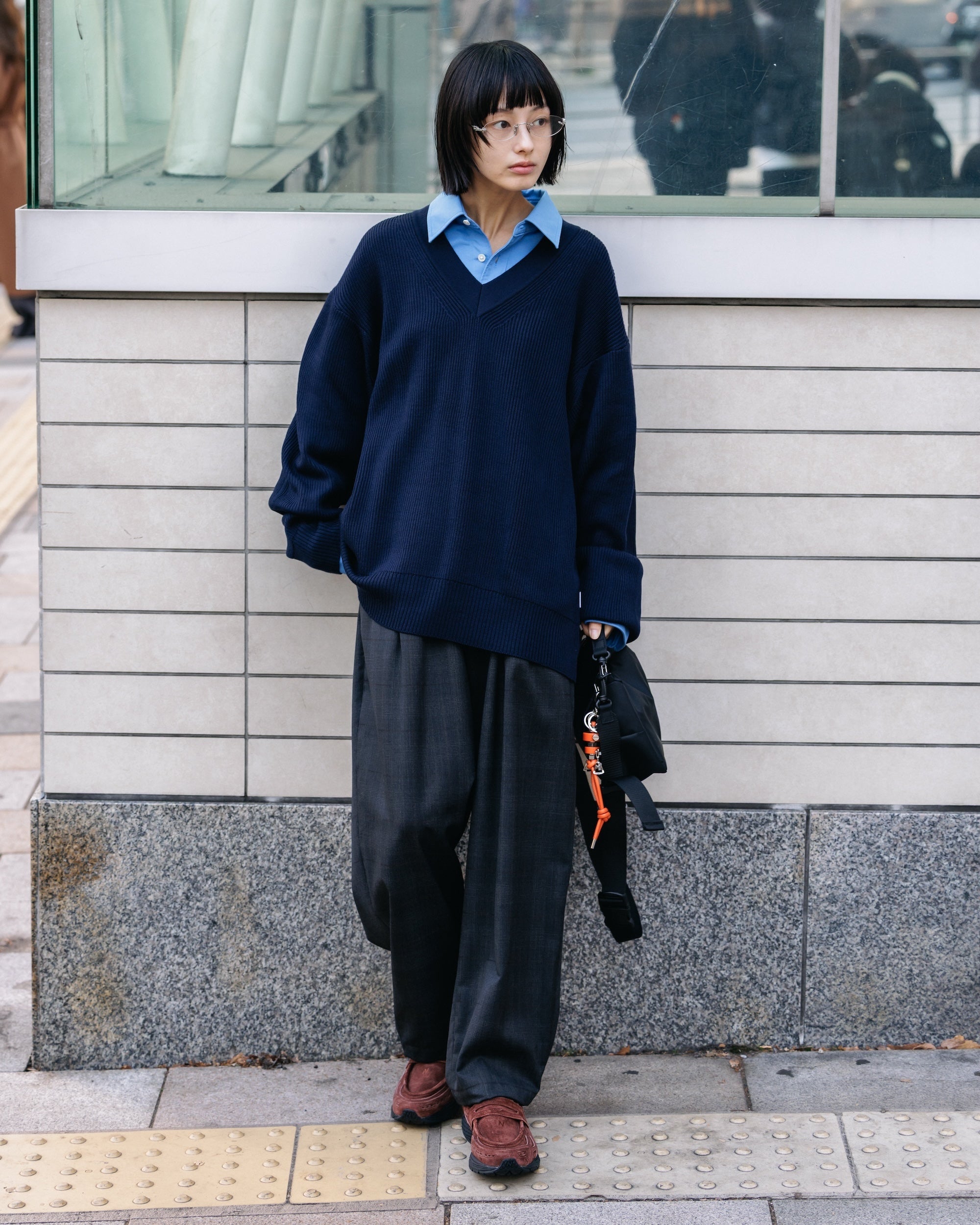 【1.7 WED 20:00- IN STOCK】FINE WOOL V-NECK KNIT PULLOVER (NAVY)