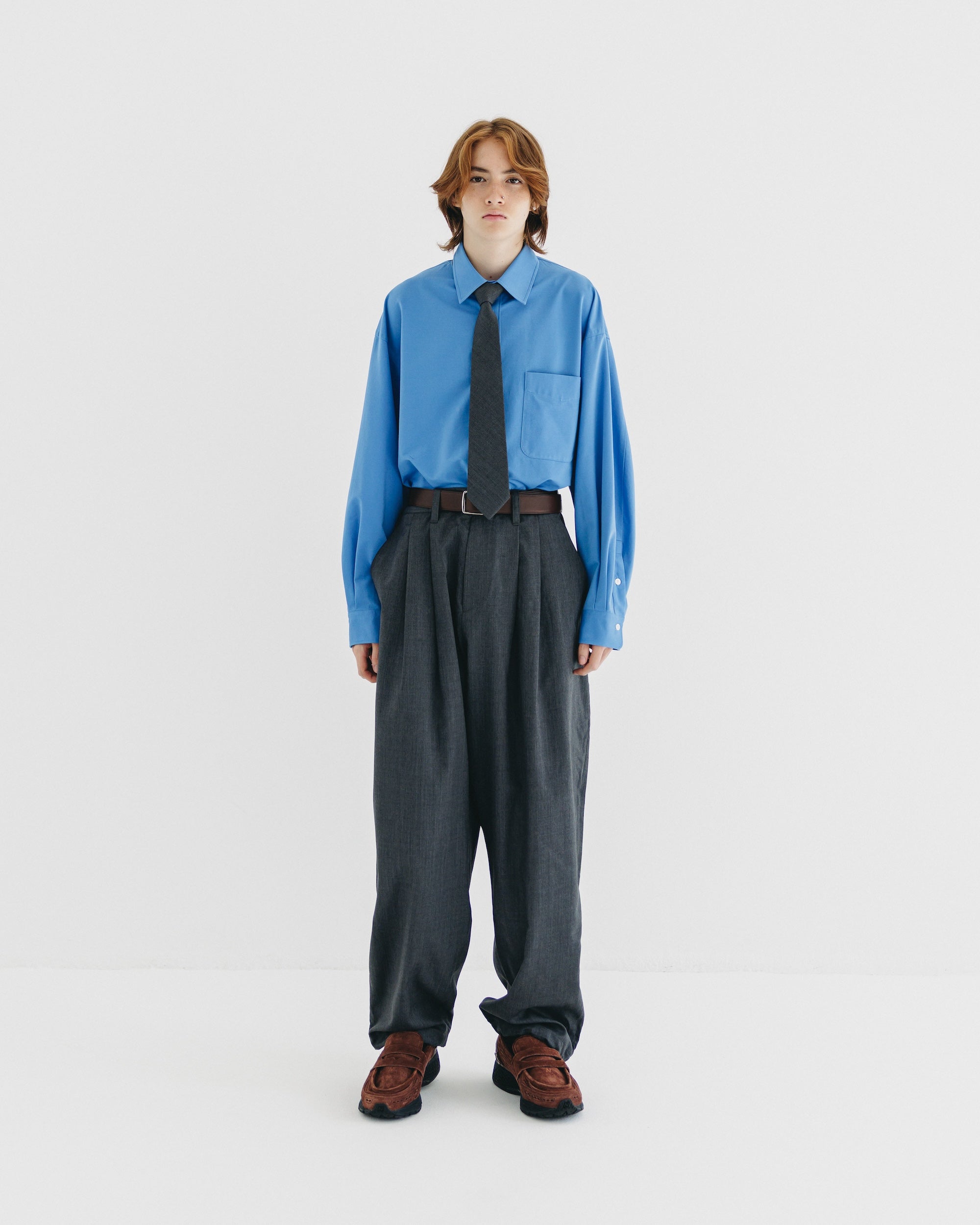 【9.6 SAT 20:00- IN STOCK】WOOL GABARDINE CITY UNIFORM WIDE TAPERED PANTS (GRAY)