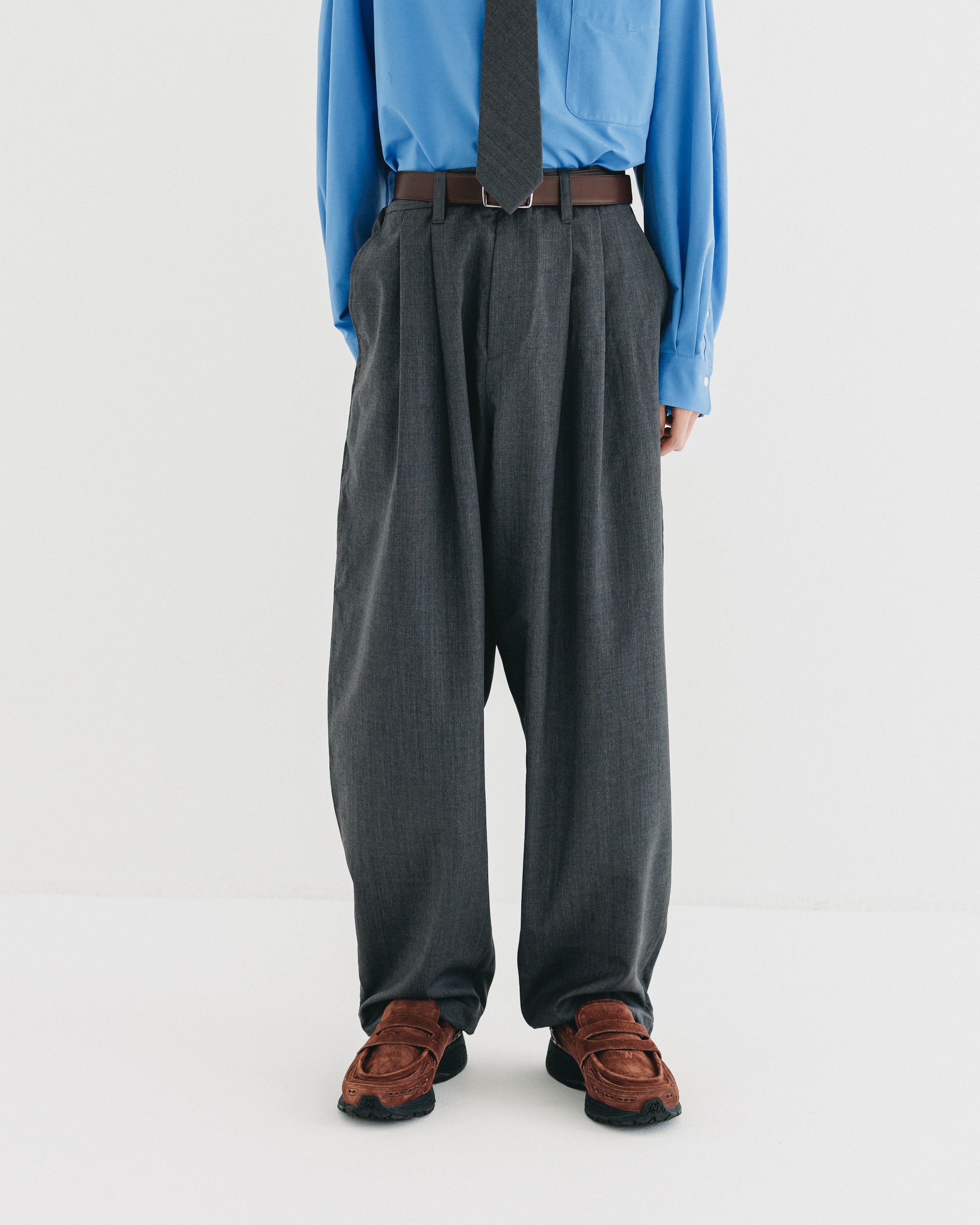 【9.6 SAT 20:00- IN STOCK】WOOL GABARDINE CITY UNIFORM WIDE TAPERED PANTS (GRAY)