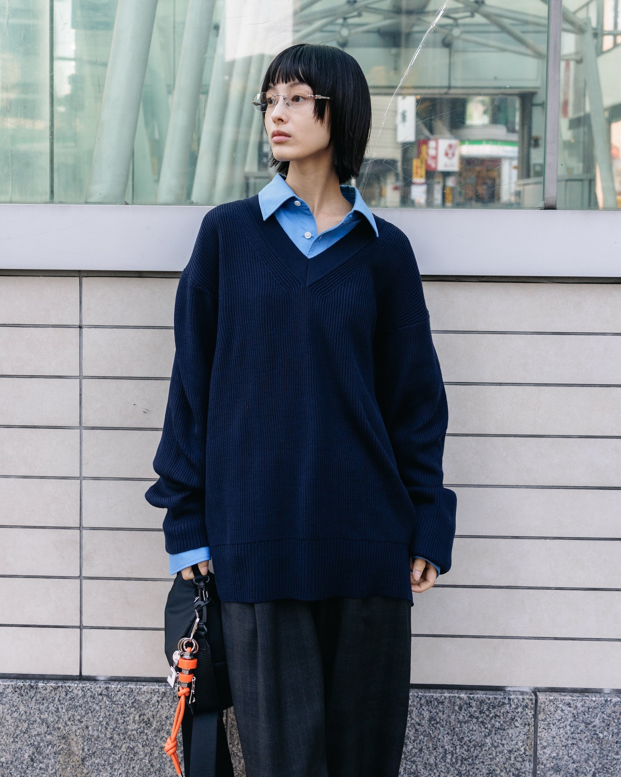【1.7 WED 20:00- IN STOCK】FINE WOOL V-NECK KNIT PULLOVER (NAVY)