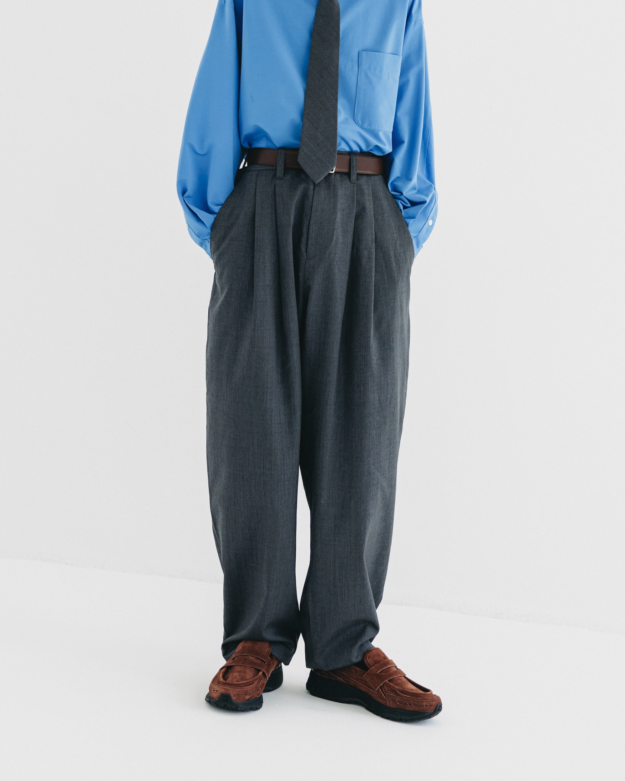 【9.6 SAT 20:00- IN STOCK】WOOL GABARDINE CITY UNIFORM WIDE TAPERED PANTS (GRAY)