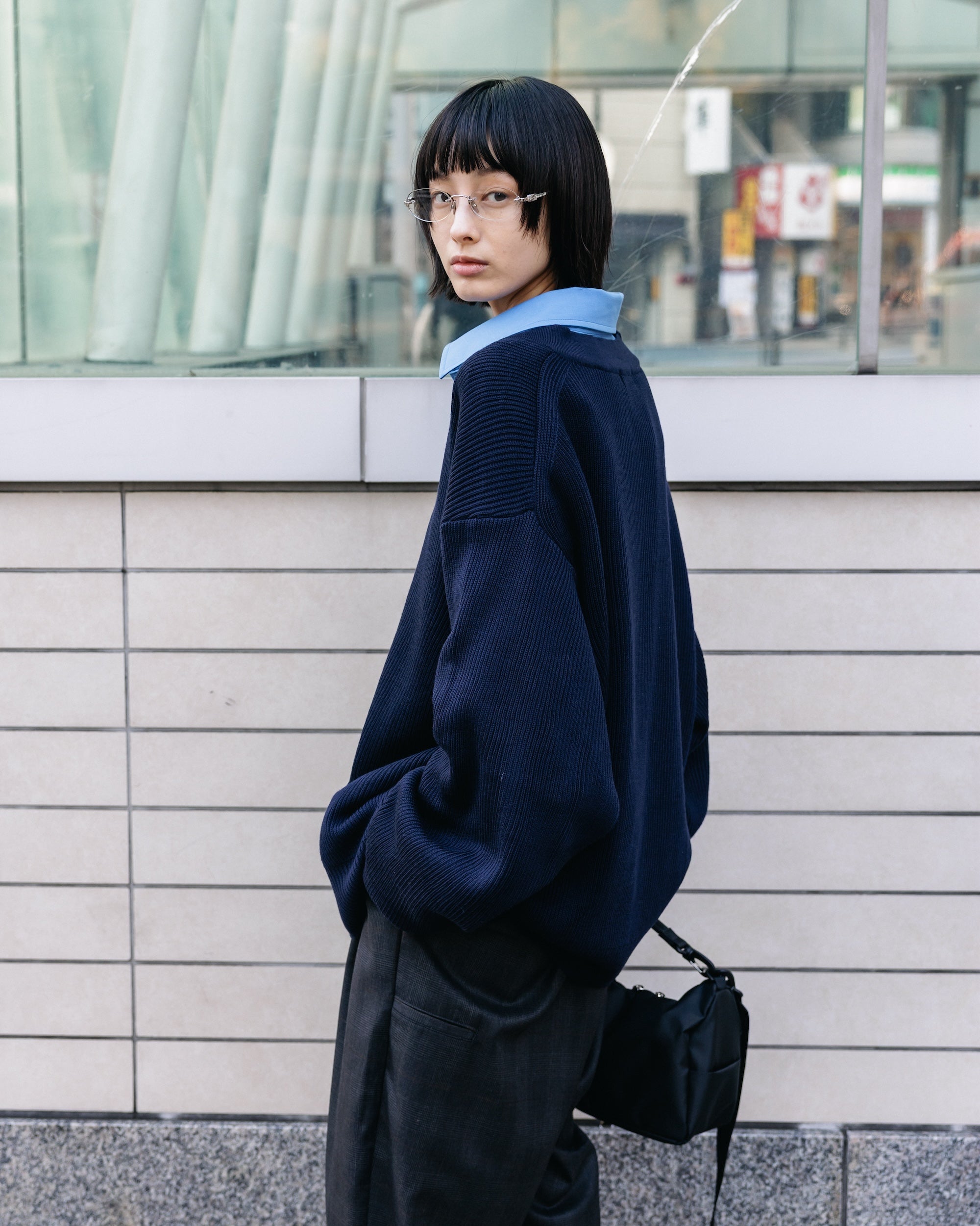 【1.7 WED 20:00- IN STOCK】FINE WOOL V-NECK KNIT PULLOVER (NAVY)