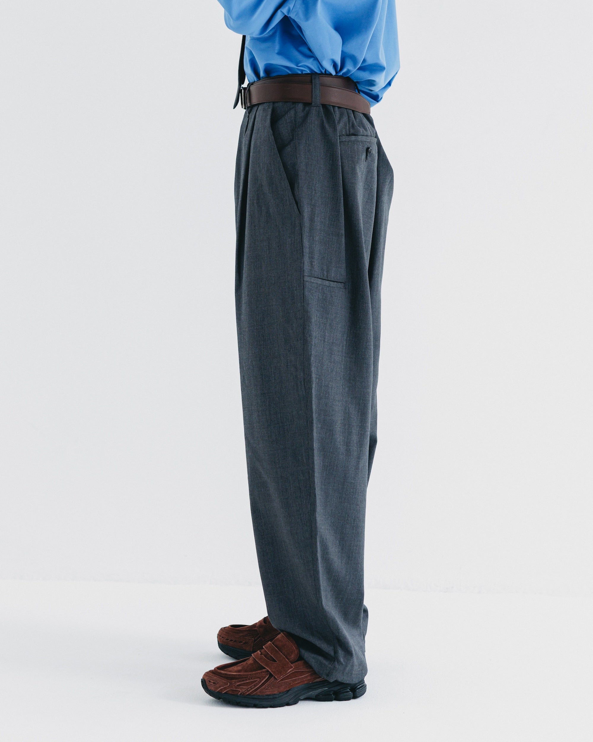 【9.6 SAT 20:00- IN STOCK】WOOL GABARDINE CITY UNIFORM WIDE TAPERED PANTS (GRAY)