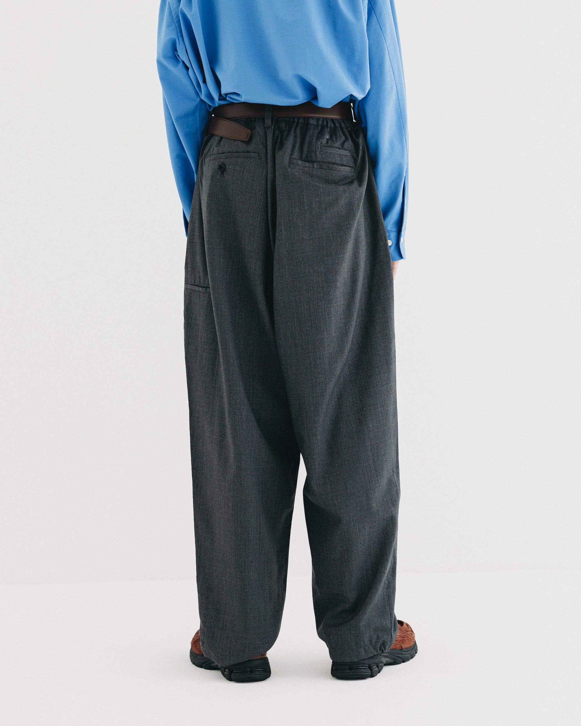 【9.6 SAT 20:00- IN STOCK】WOOL GABARDINE CITY UNIFORM WIDE TAPERED PANTS (GRAY)
