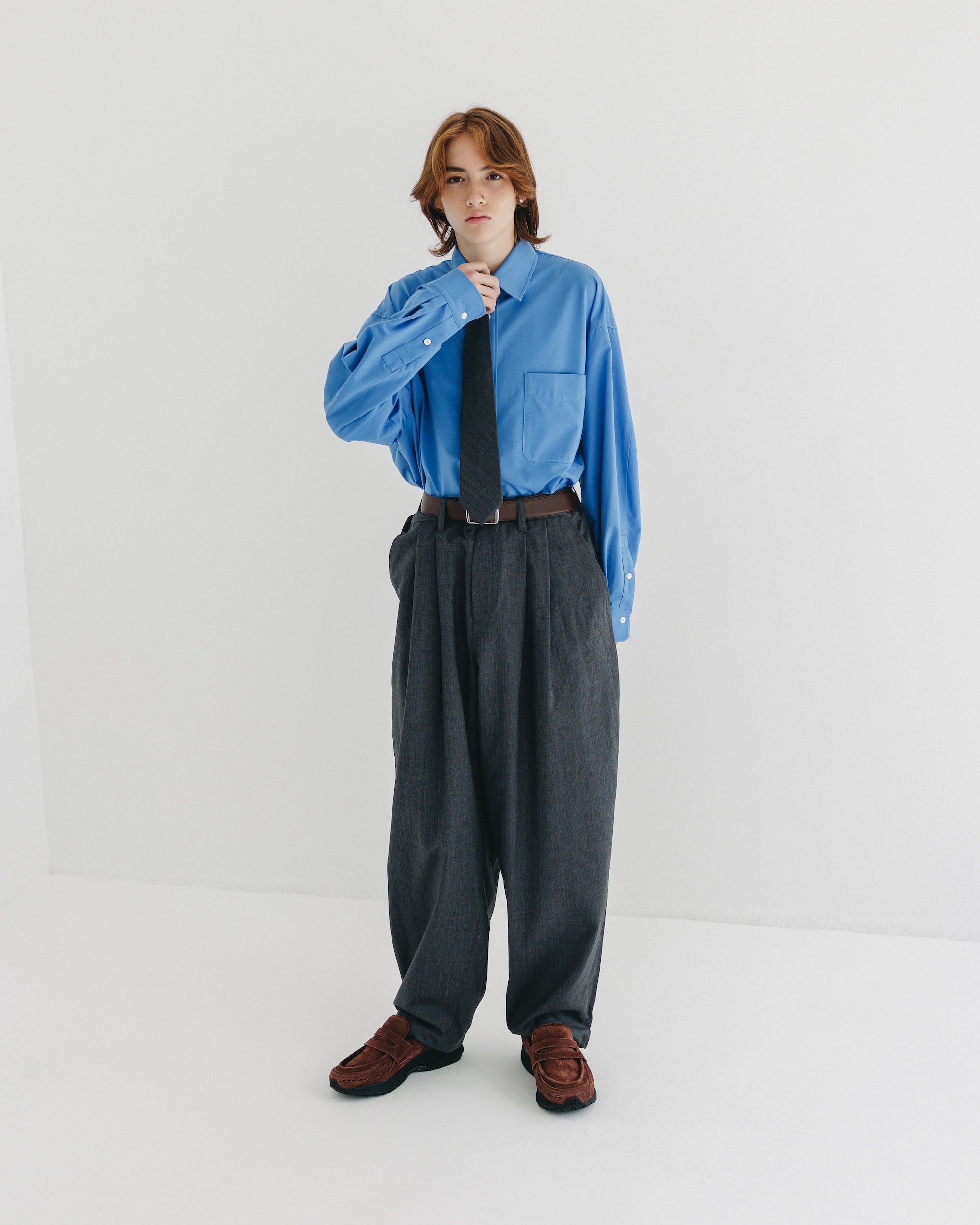 【9.6 SAT 20:00- IN STOCK】WOOL GABARDINE CITY UNIFORM WIDE TAPERED PANTS (GRAY)