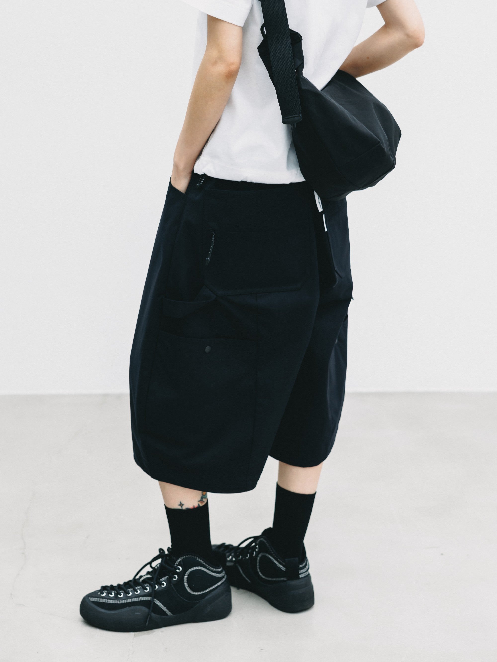 【7.8 WED 20:00- IN STOCK】+PHENIX WINDSTOPPER® BY GORE-TEX LABS TWILL CITY MASSIVE UTILITY HALF PANTS (BLACK)