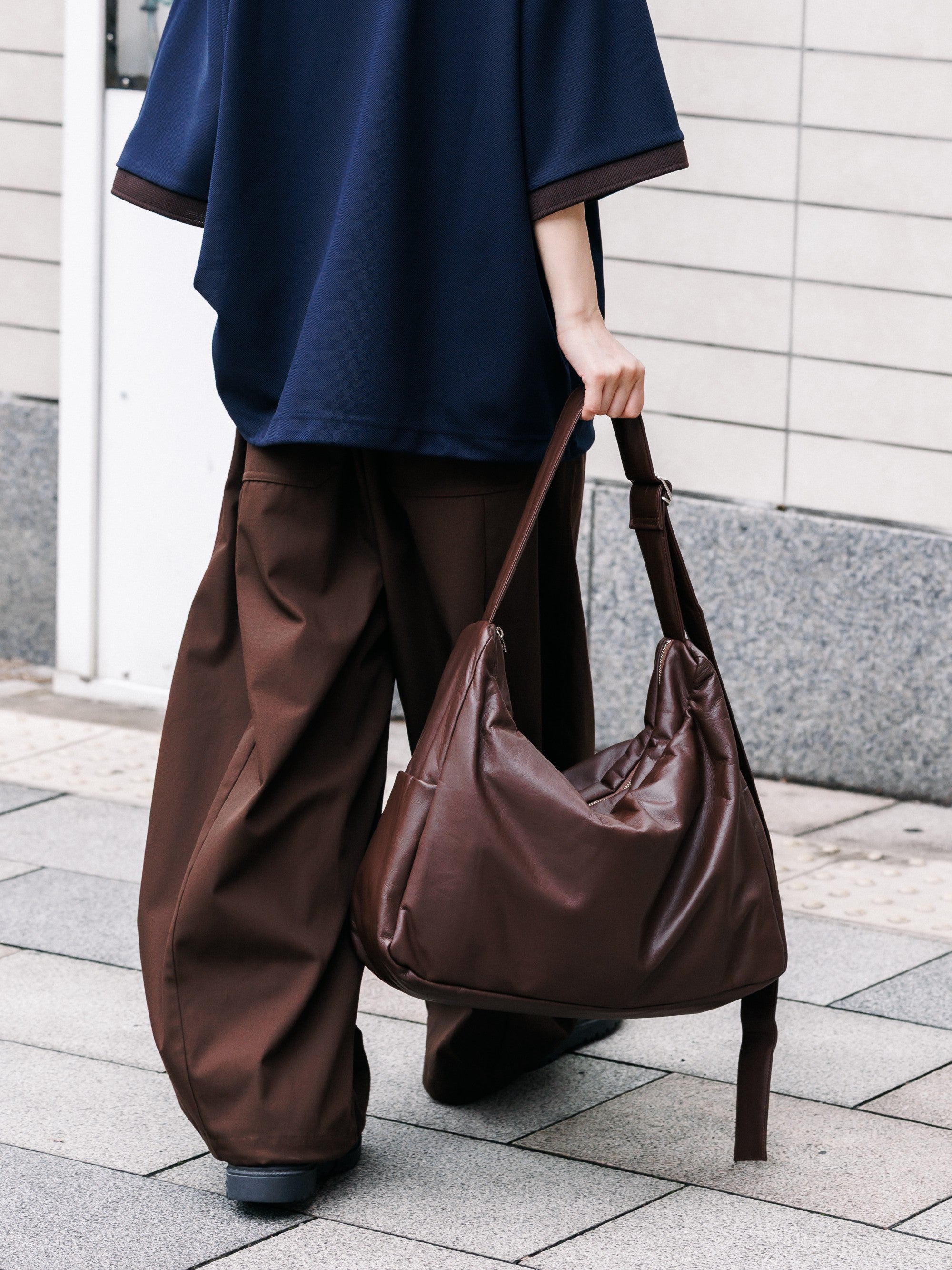 【8.5 WED 20:00- IN STOCK】LEATHER HOLIDAY BAG LARGE (BROWN)