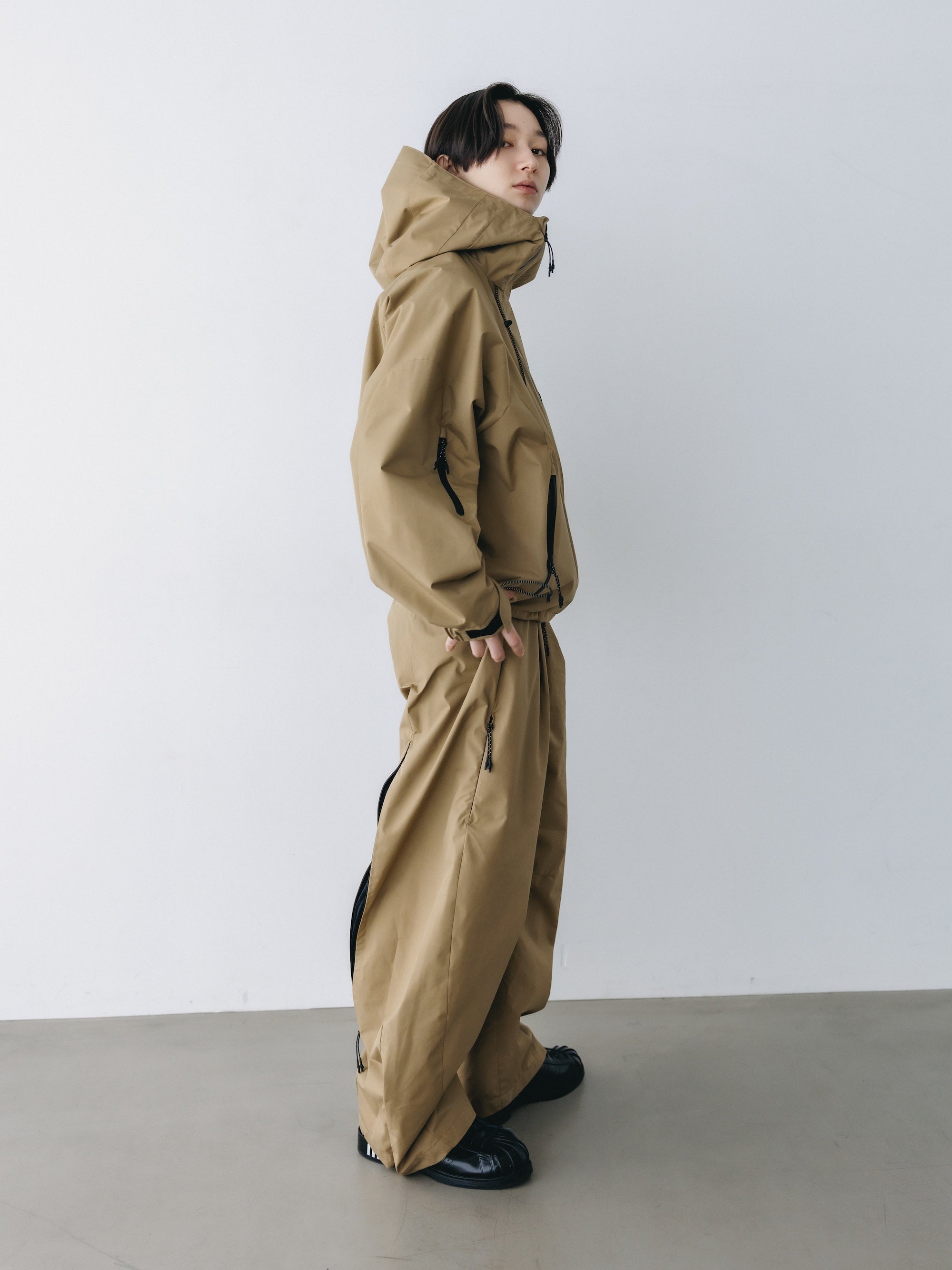 【6.20 SAT 20:00- IN STOCK】 +phenix WINDSTOPPER® by GORE-TEX LABS CITY BARREL LEG PANTS (CAMEL BEIGE)