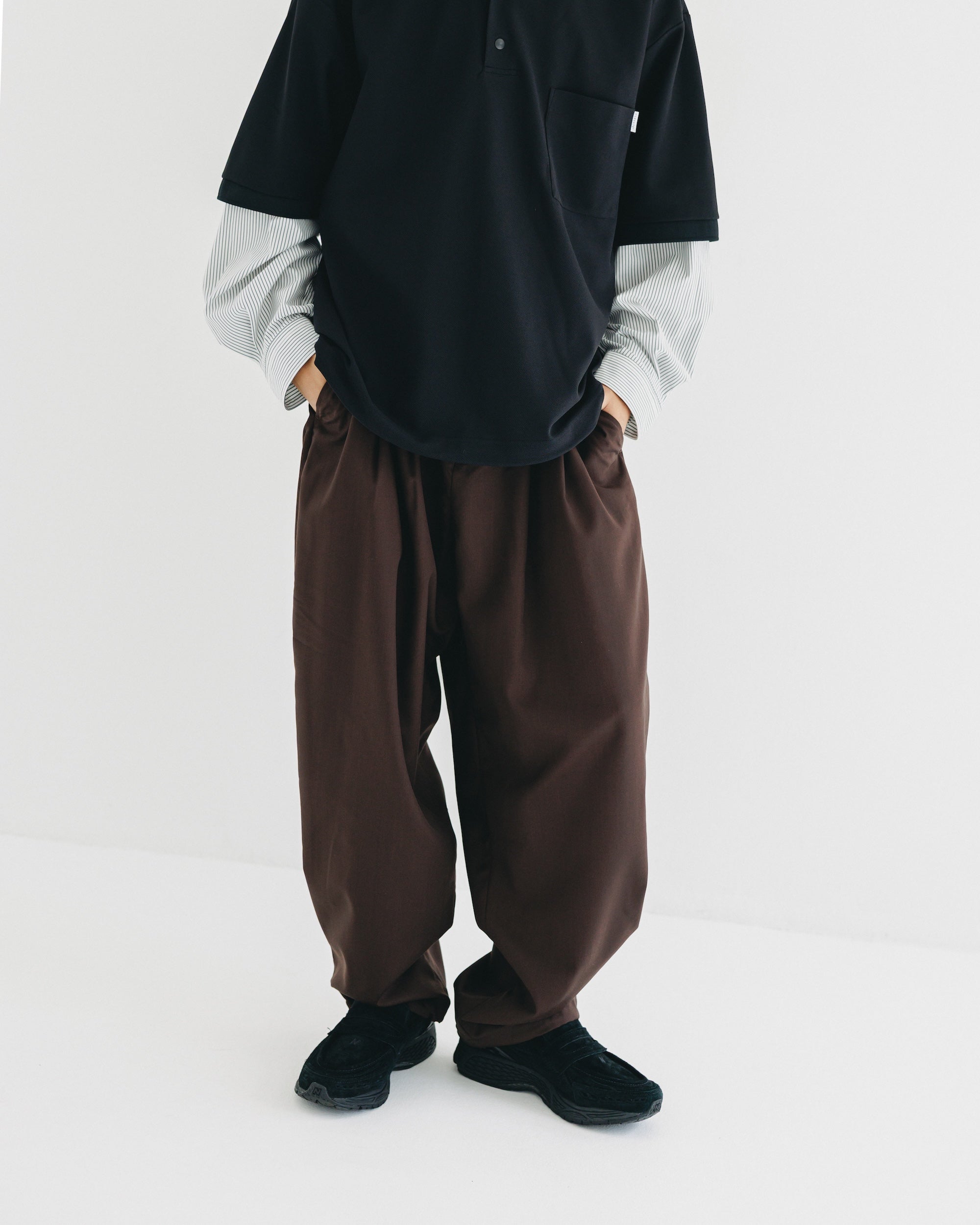 【9.6 SAT 20:00- IN STOCK】WOOL GABARDINE CITY UNIFORM WIDE TAPERED PANTS (BROWN)