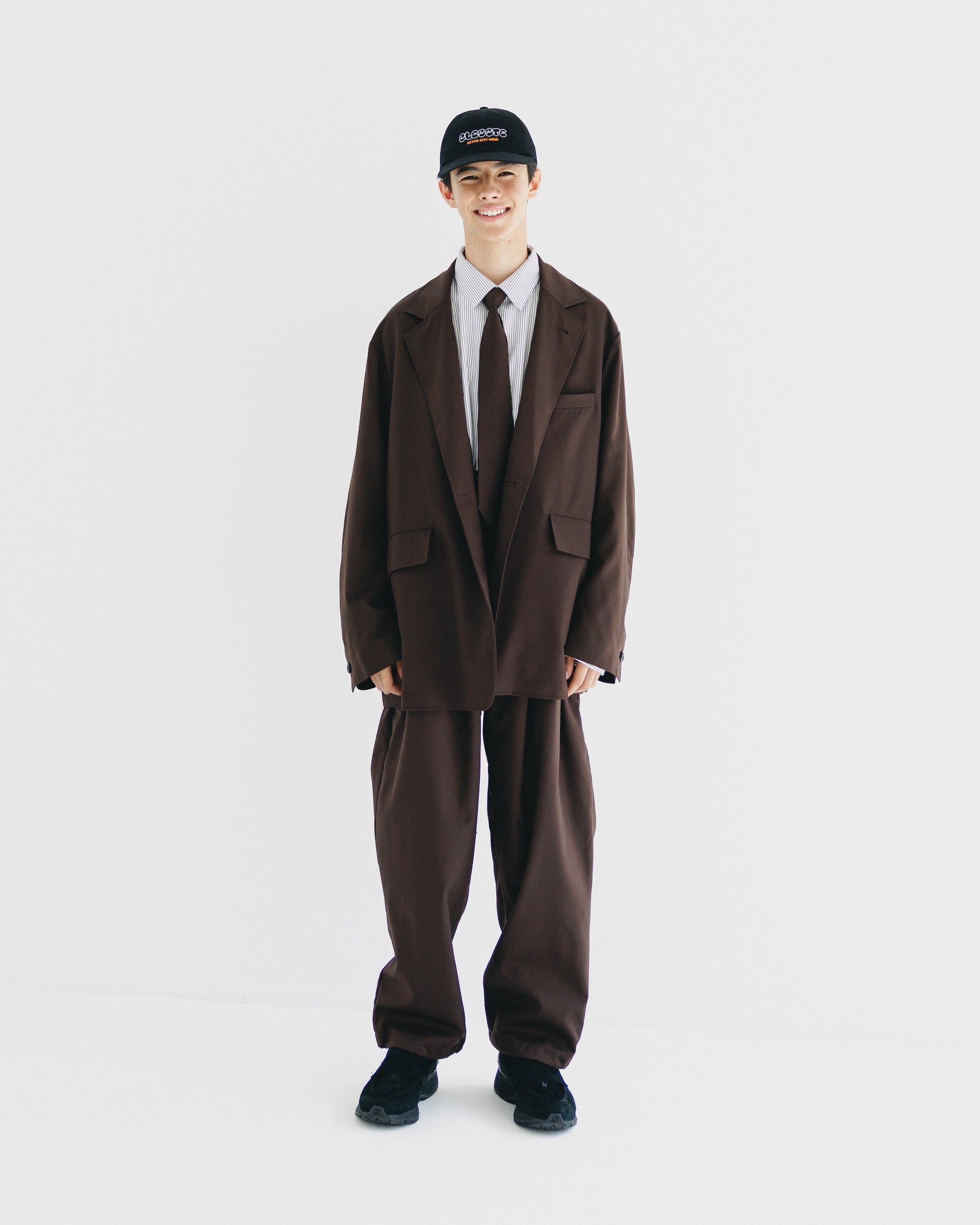【9.6 SAT 20:00- IN STOCK】WOOL GABARDINE CITY UNIFORM WIDE TAPERED PANTS (BROWN)