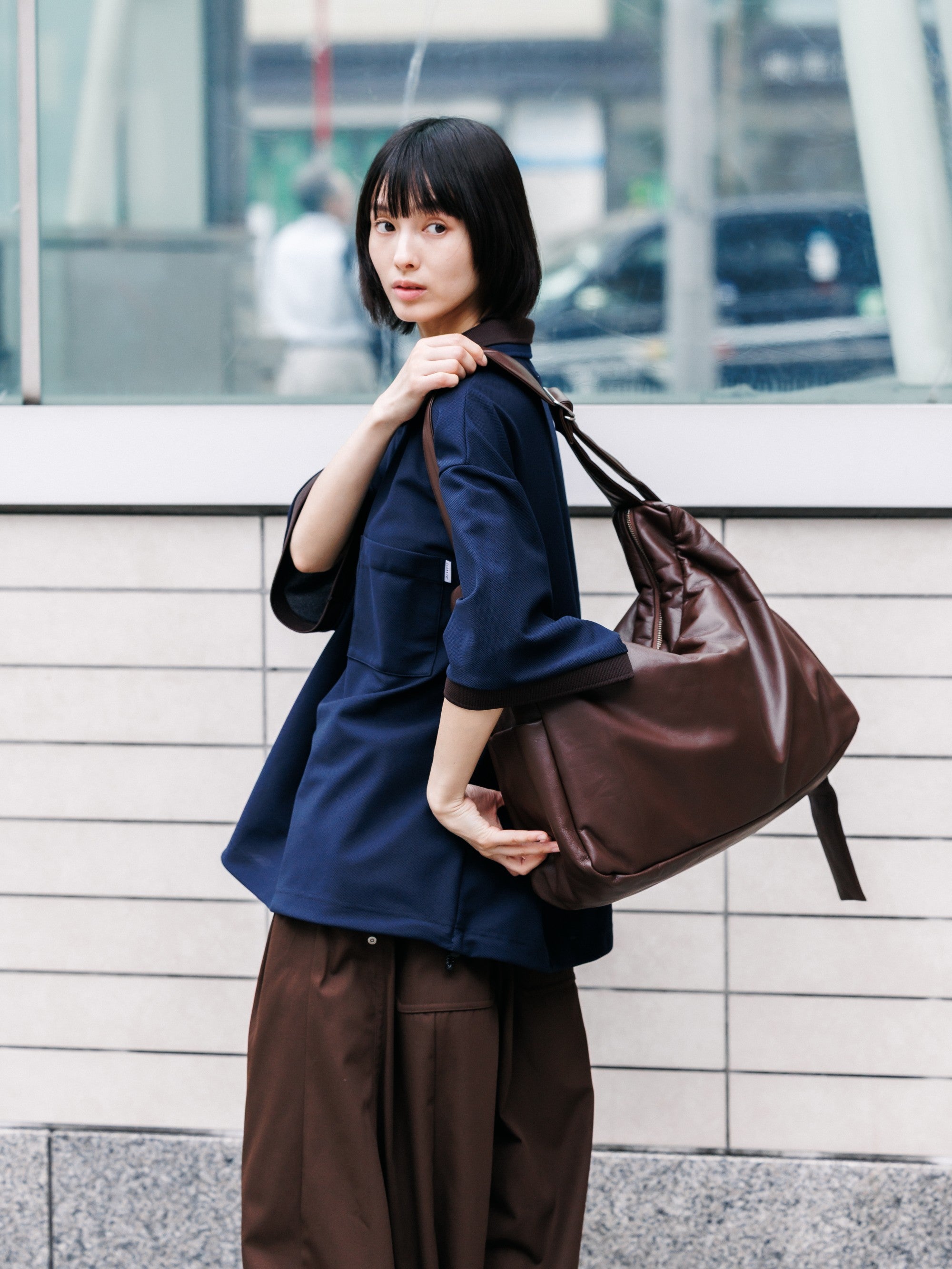 【8.5 WED 20:00- IN STOCK】LEATHER HOLIDAY BAG LARGE (BROWN)