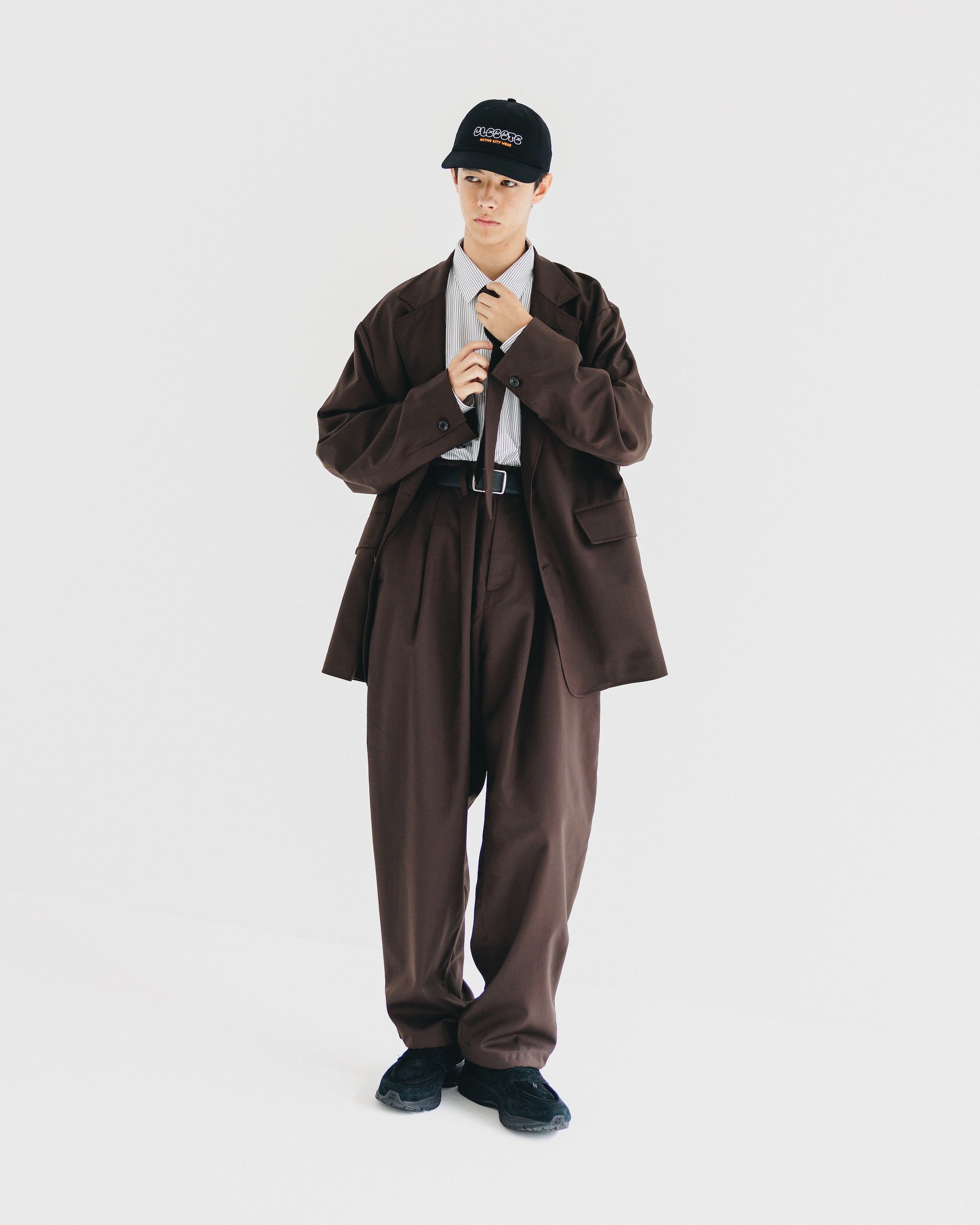 【9.6 SAT 20:00- IN STOCK】WOOL GABARDINE CITY UNIFORM WIDE TAPERED PANTS (BROWN)