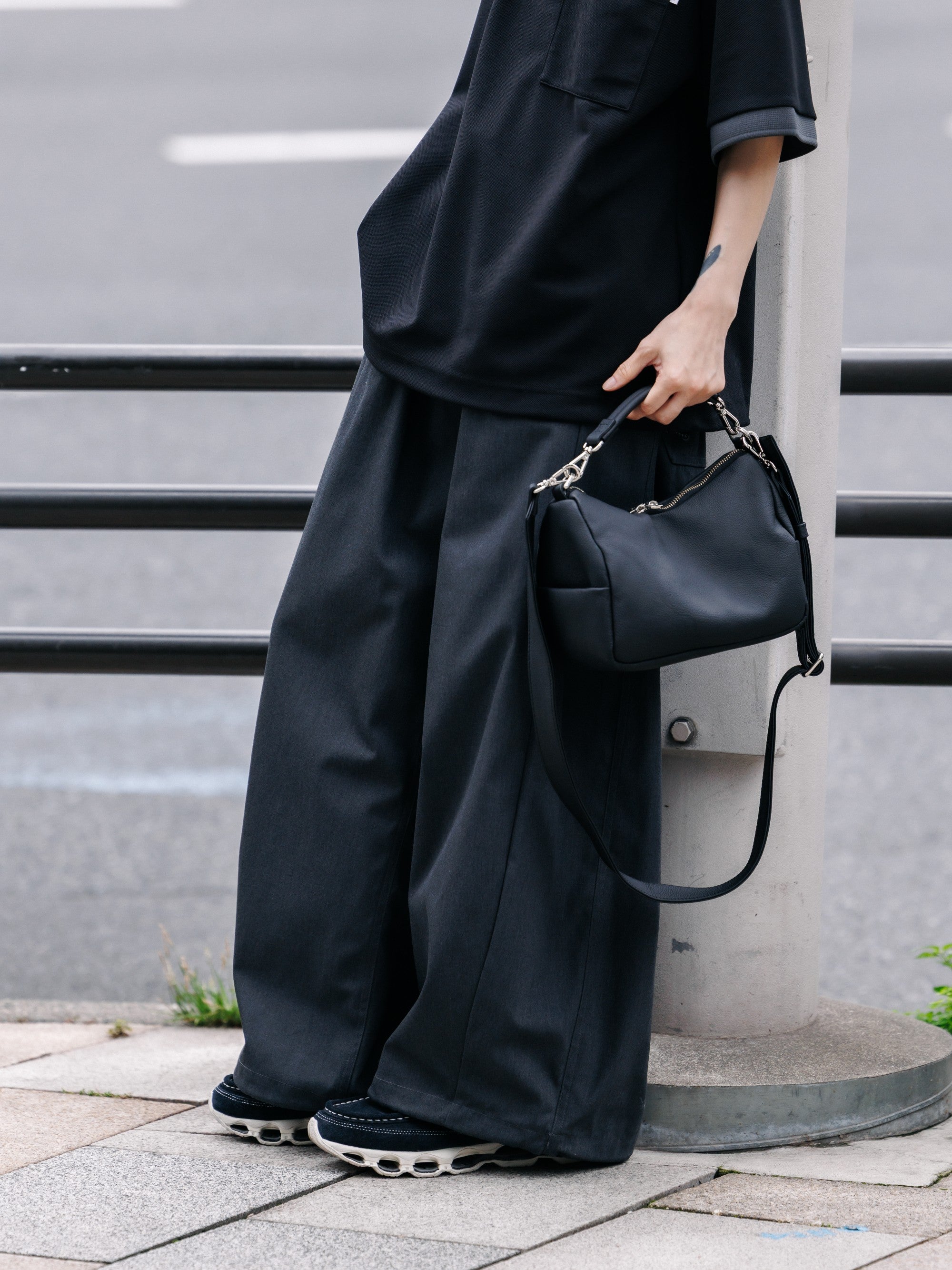 【8.15 SAT 20:00- IN STOCK】GRAIN LEATHER DAYOFF BAG MINI (BLACK)