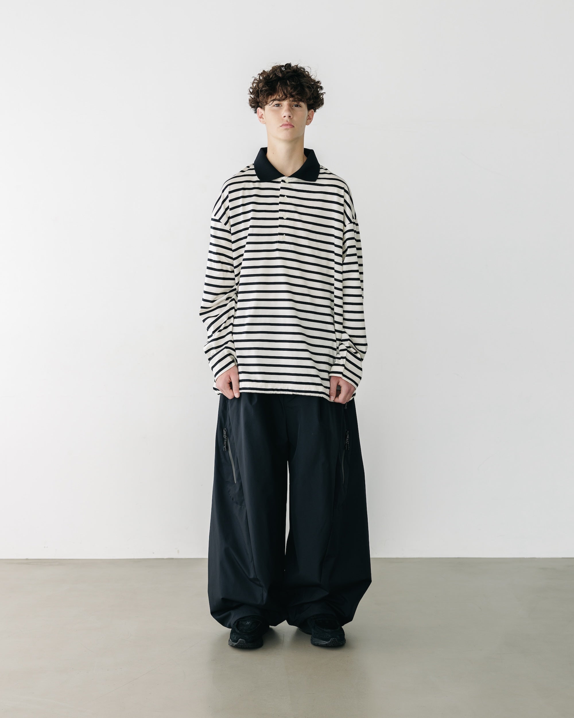 WIDE STRIPED L/S POLO WITH DRAWSTRINGS (IVORY×BLACK)