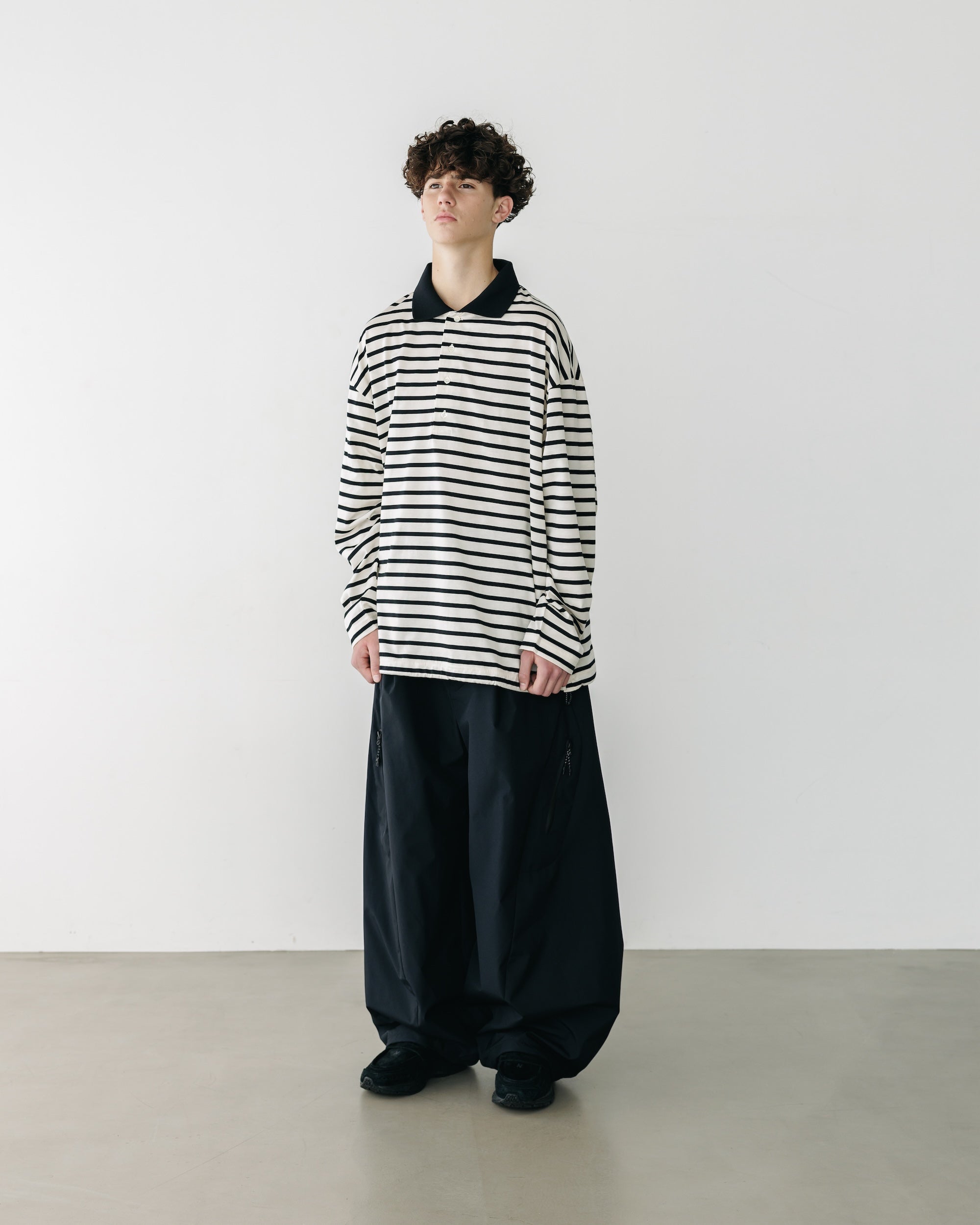 WIDE STRIPED L/S POLO WITH DRAWSTRINGS (IVORY×BLACK)