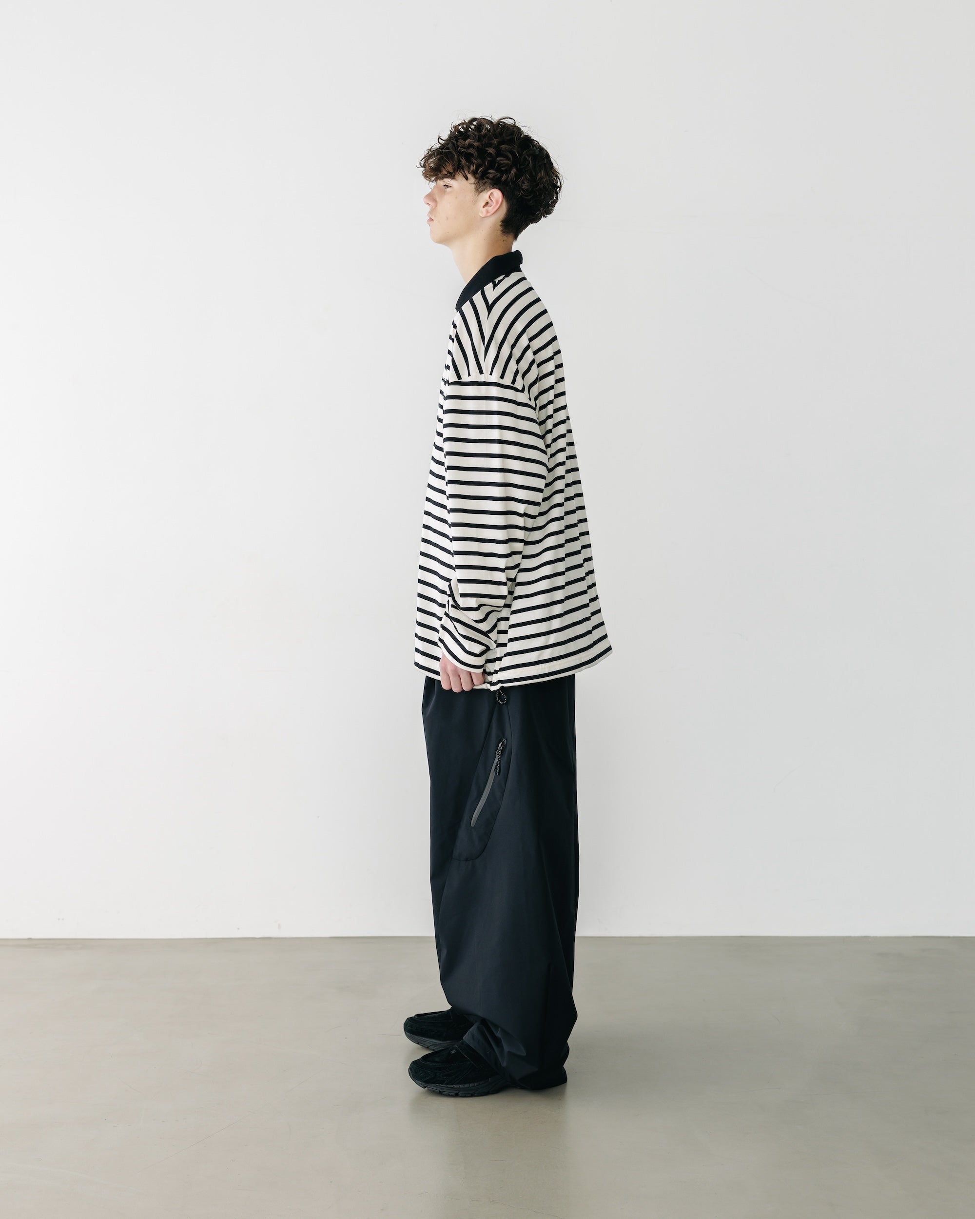 WIDE STRIPED L/S POLO WITH DRAWSTRINGS (IVORY×BLACK)